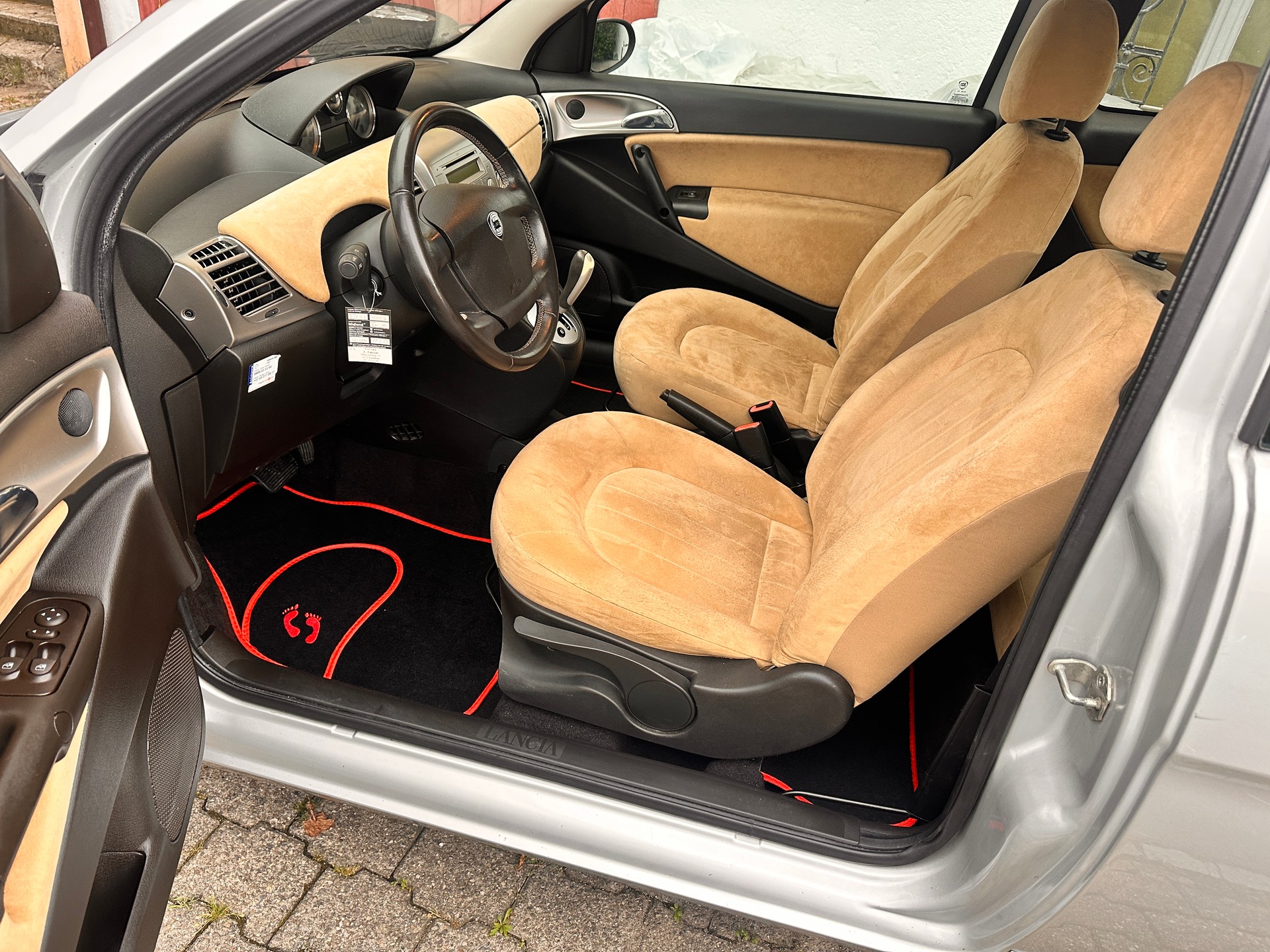 LANCIA Ypsilon 1.4 16V Platino-image-2