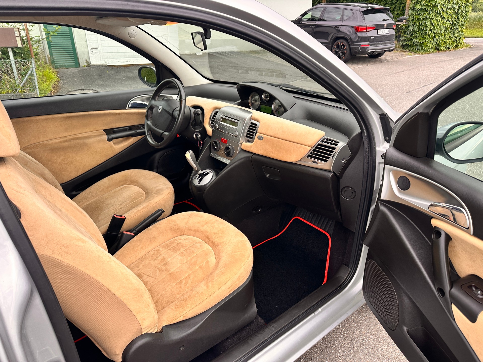 LANCIA Ypsilon 1.4 16V Platino-image-3
