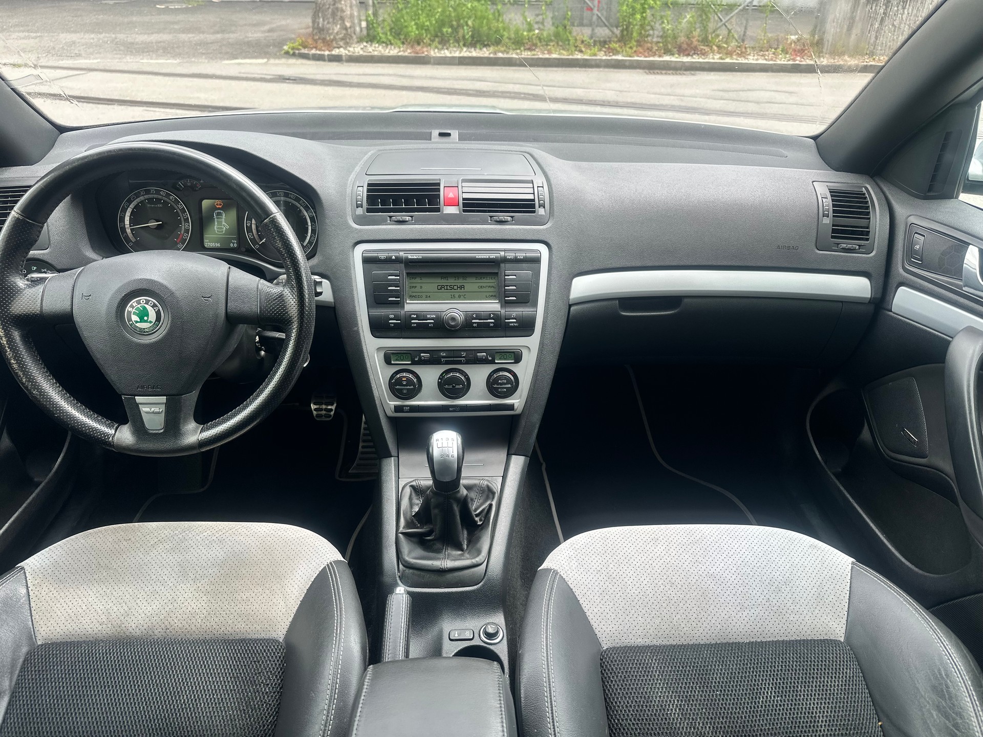 SKODA Octavia 2.0 TFSI RS-image-10