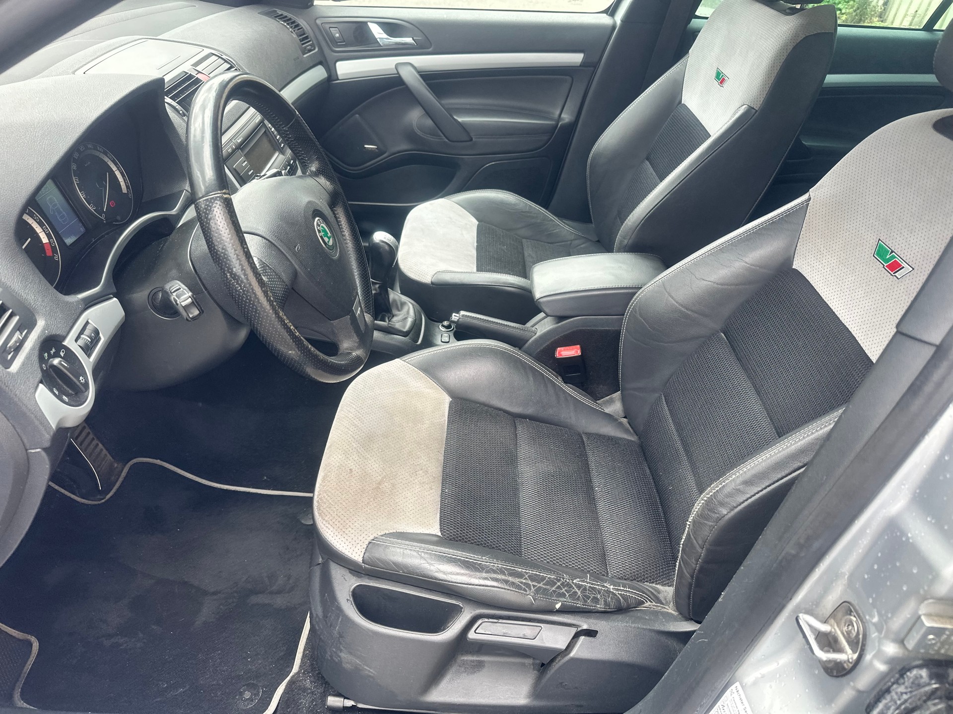 SKODA Octavia 2.0 TFSI RS-image-12