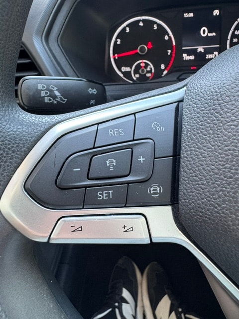 VW T-Cross 1.0 TSI Life-image-11