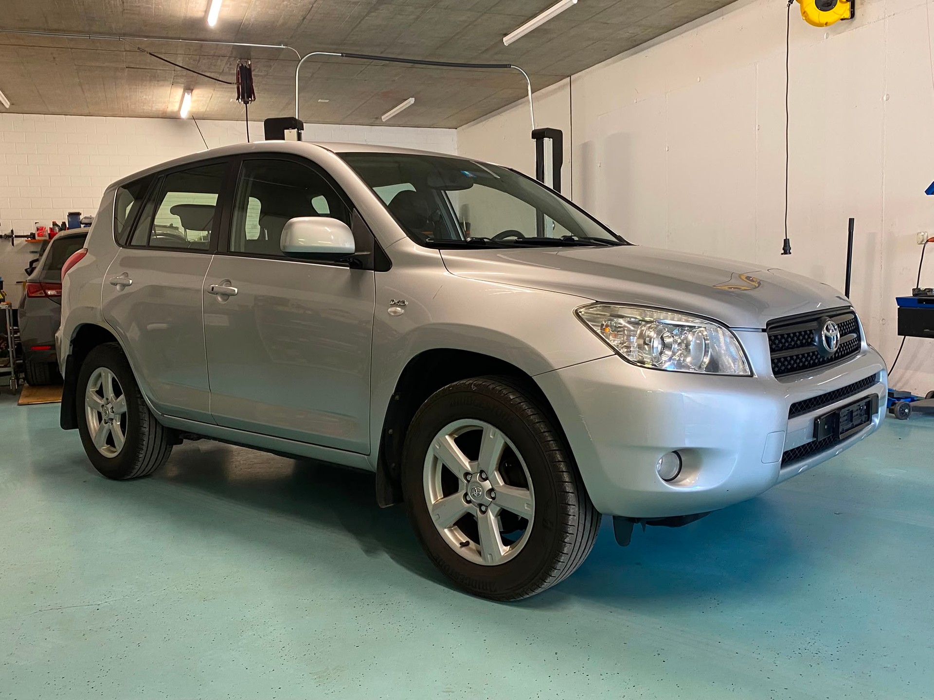 TOYOTA RAV-4 2.2D-4 D Linea Sol-image-4