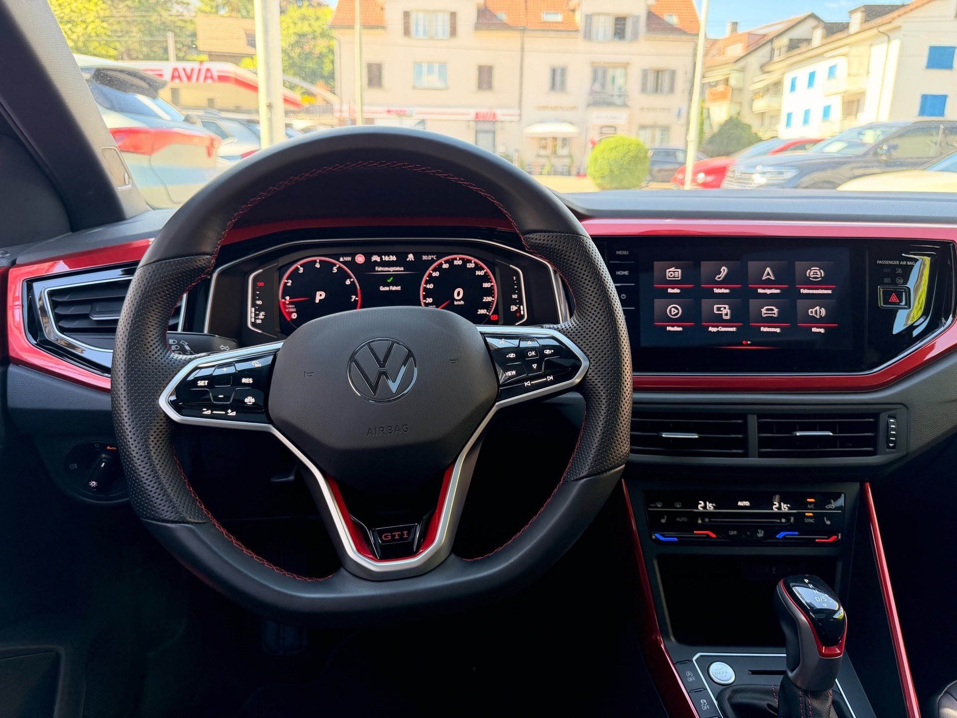 VW Polo GTI 2.0 TSI DSG *** PANORAMAGLASDACH & ALCANTARA ***-image-9