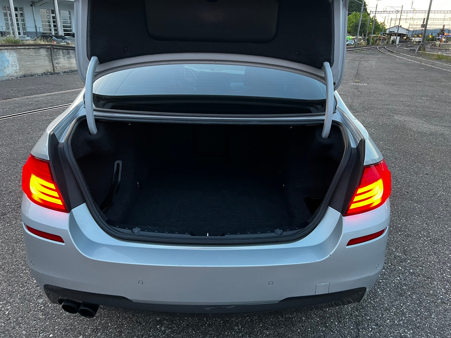 BMW 528i Steptronic-image-12