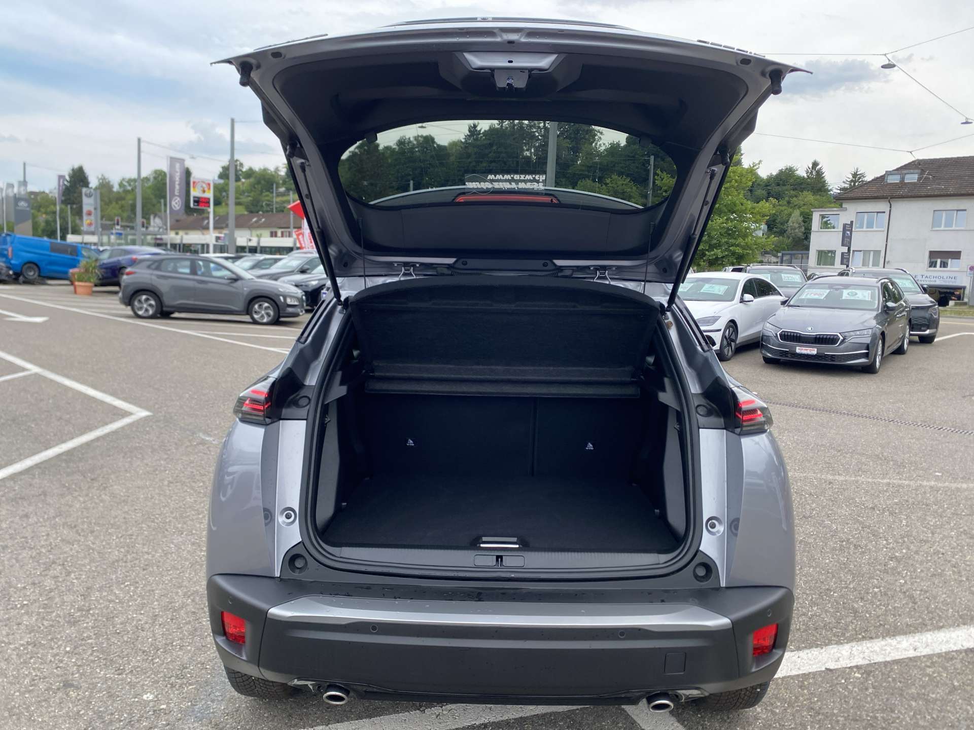 PEUGEOT 2008 1.2 145 MHEV Allure Automat-image-7