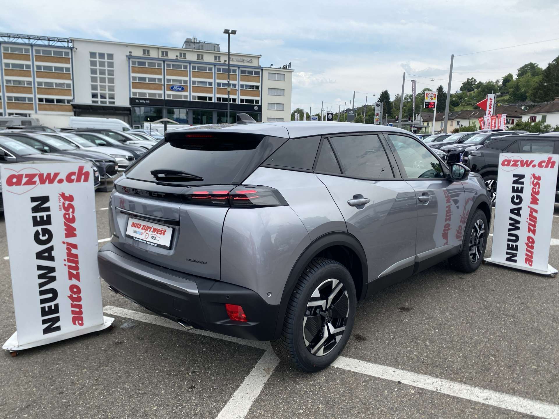 PEUGEOT 2008 1.2 145 MHEV Allure Automat-image-2