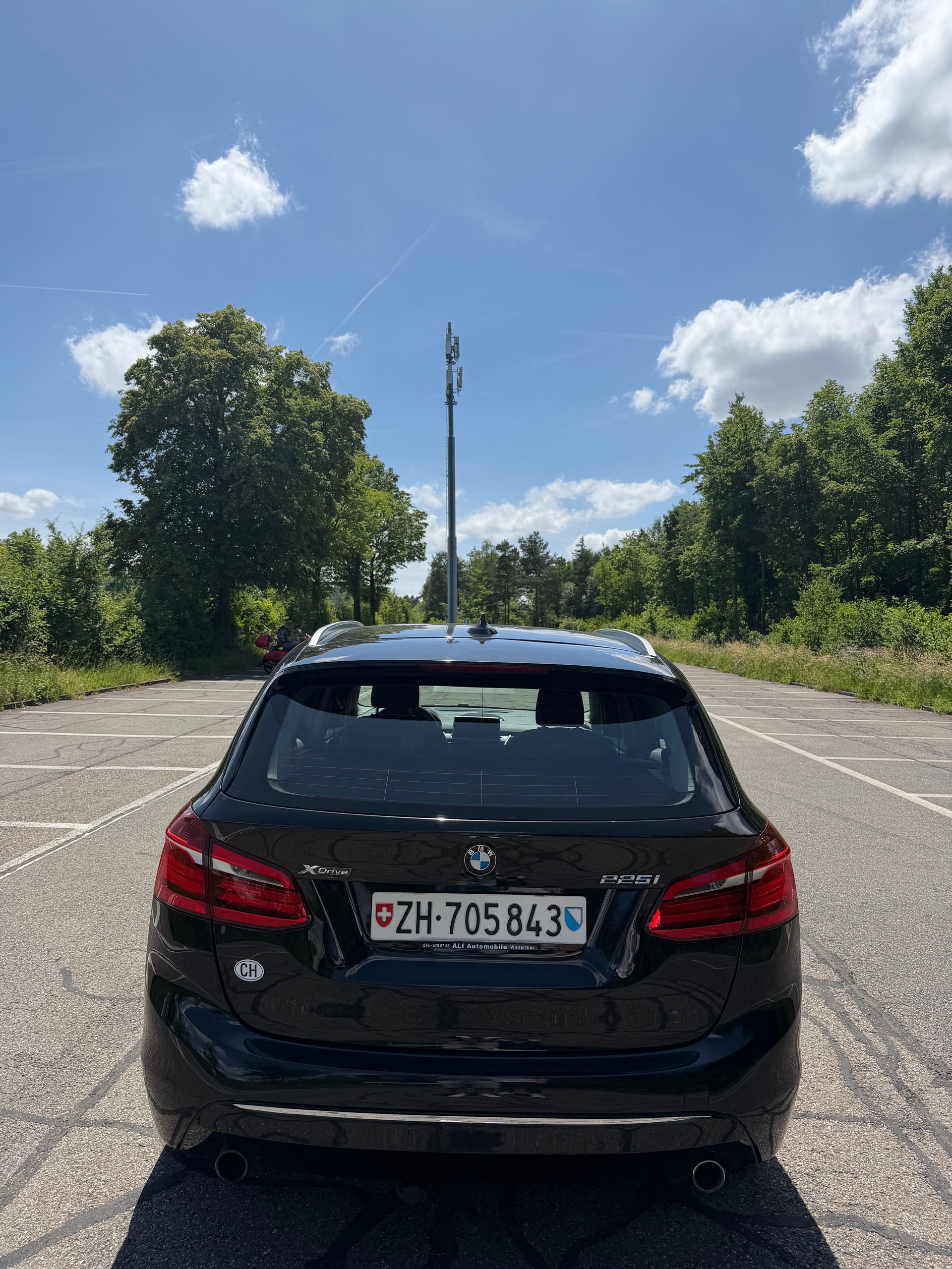BMW 225i xDrive-image-2