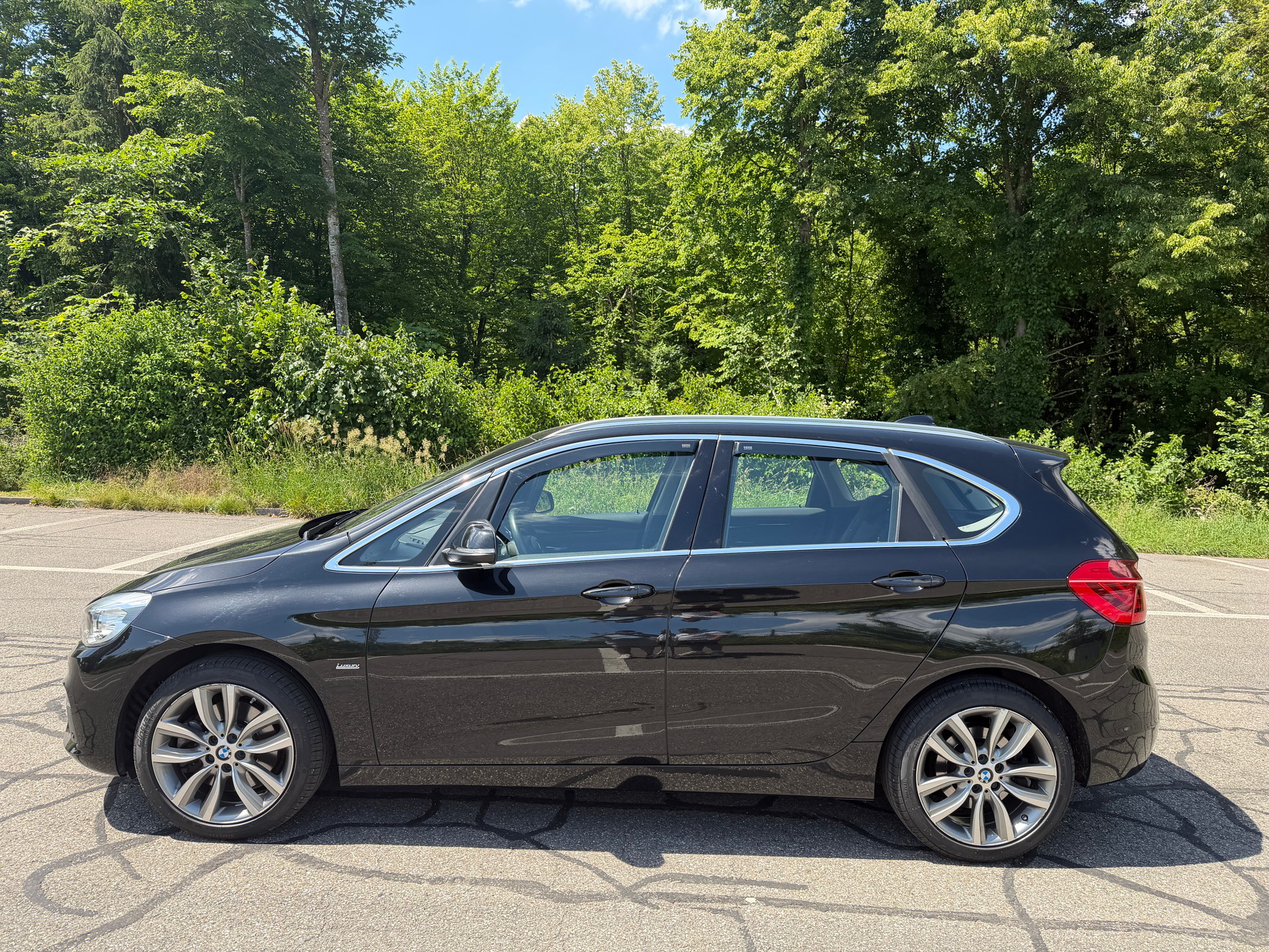 BMW 225i xDrive-image-1