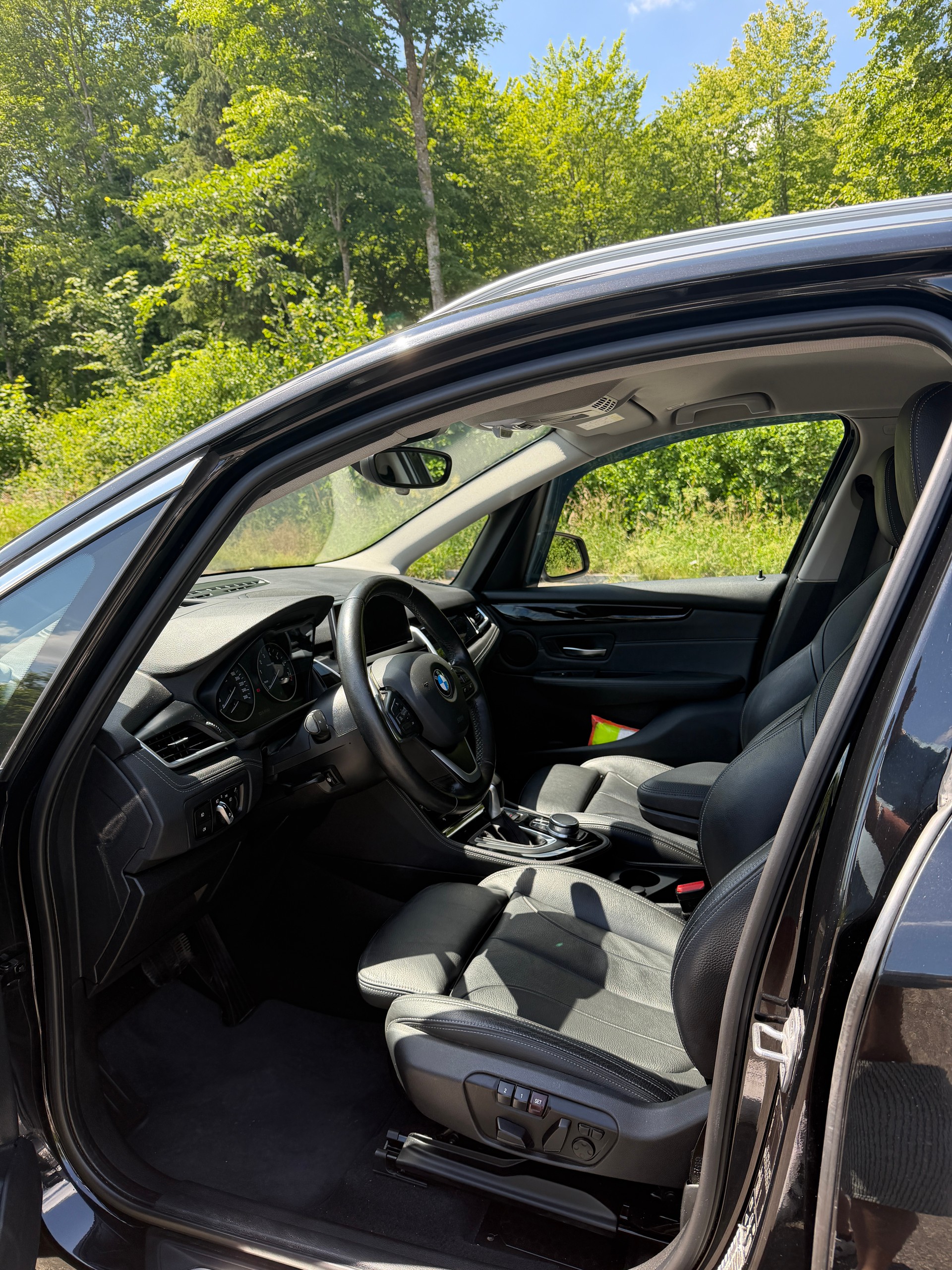 BMW 225i xDrive-image-5