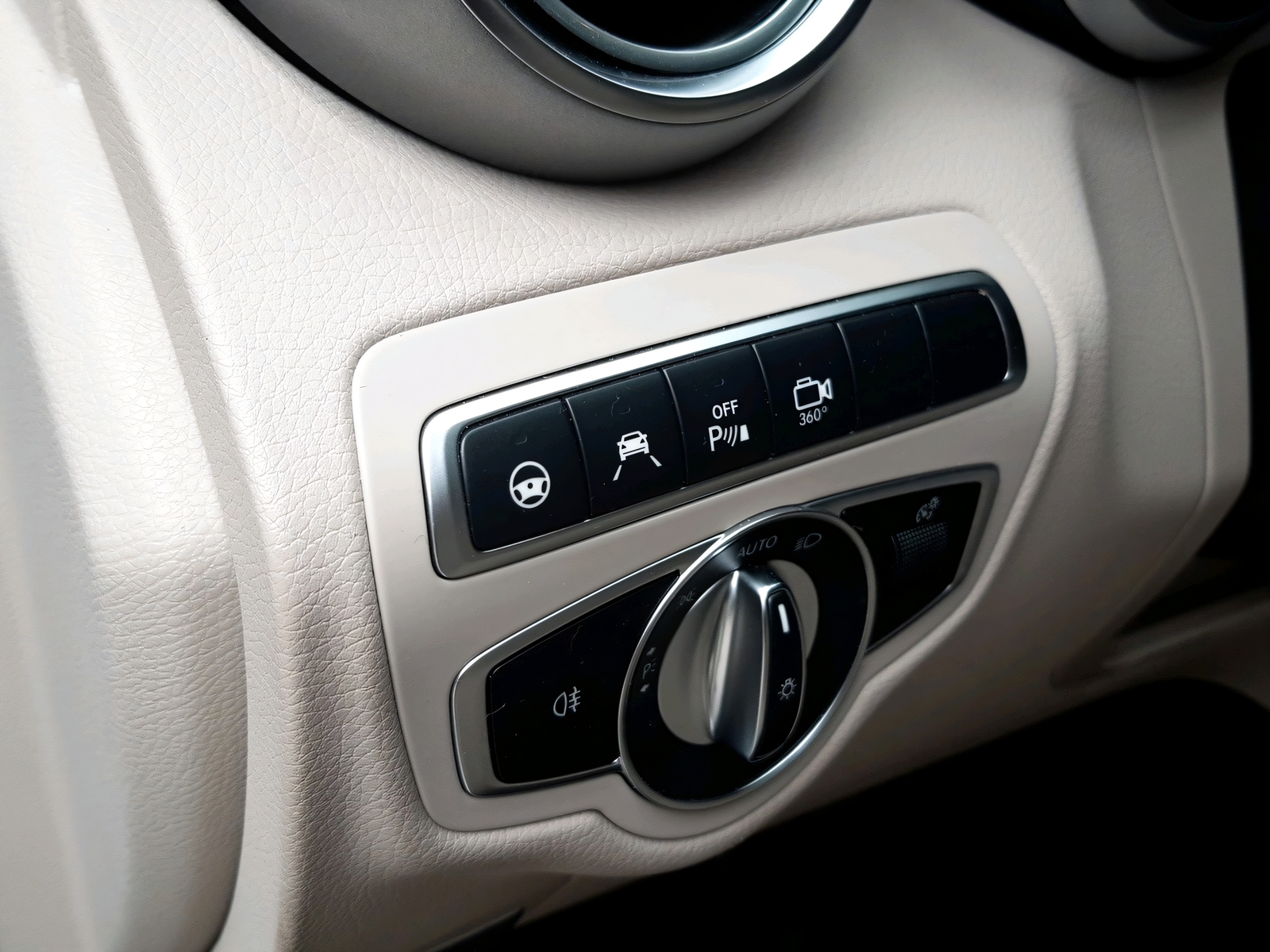 MERCEDES-BENZ GLC 250 d 4Matic-image-14