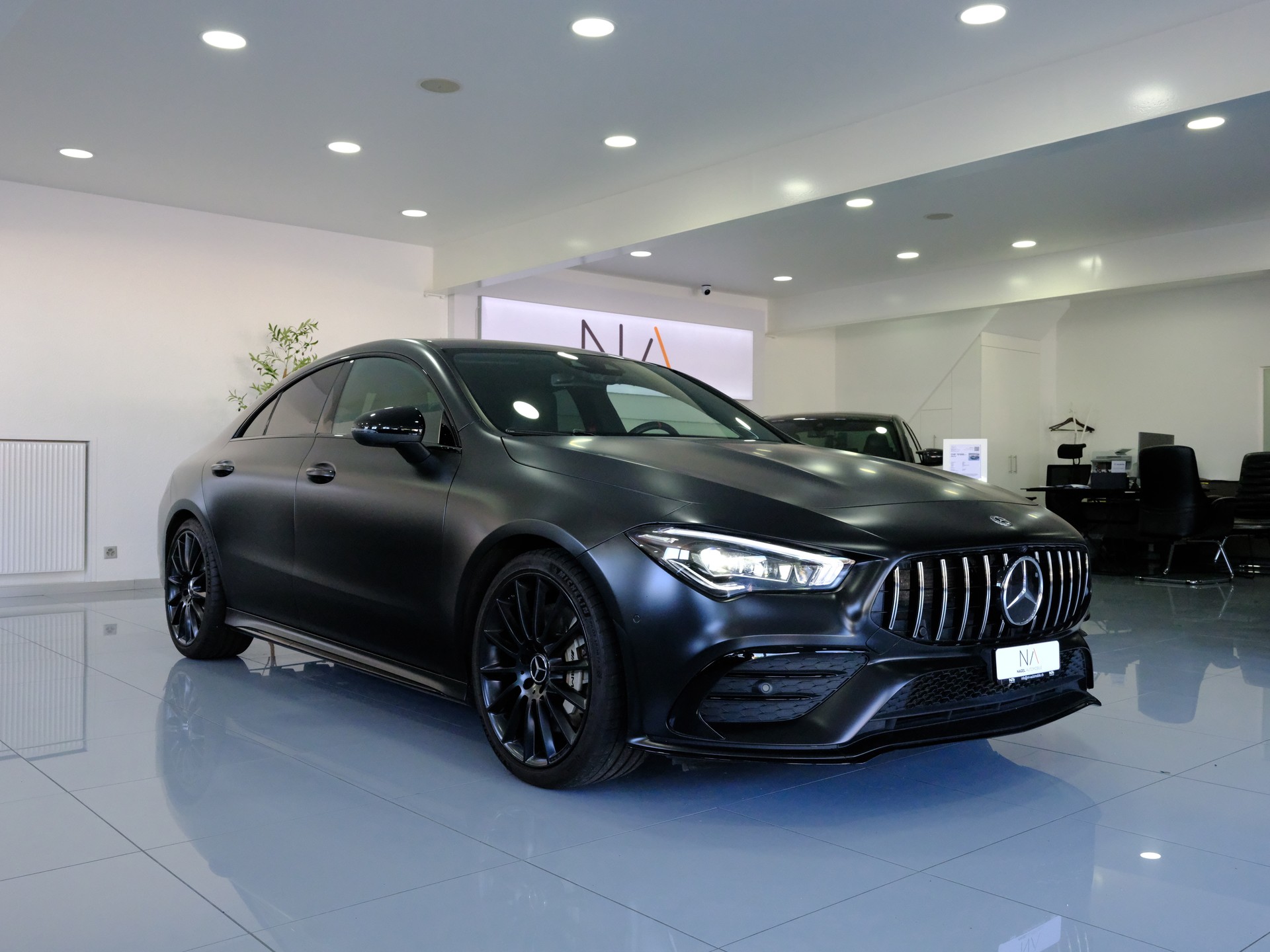 MERCEDES-BENZ CLA 35 AMG 4Matic 7G-DCT-showroom-element-1