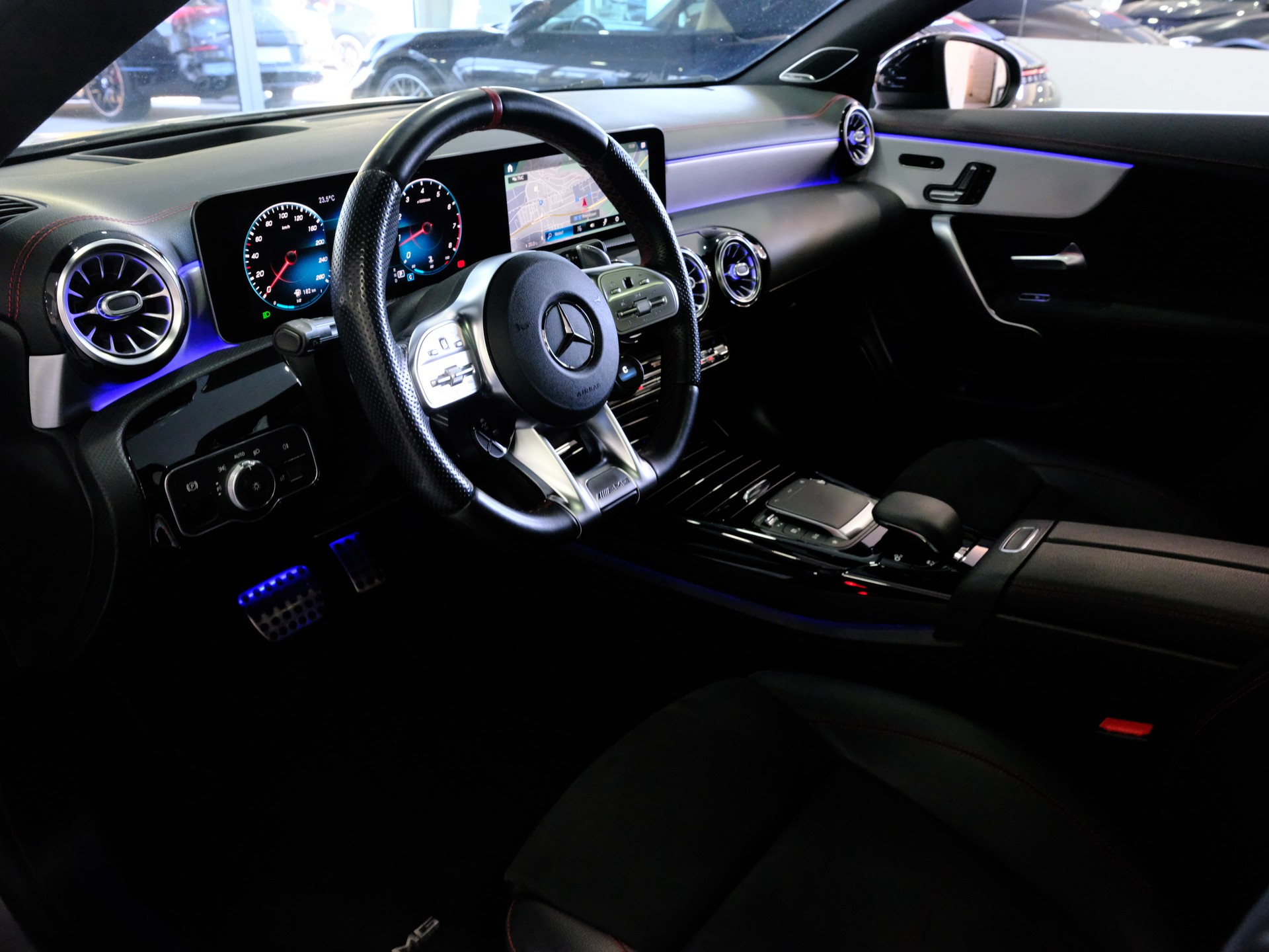 MERCEDES-BENZ CLA 35 AMG 4Matic 7G-DCT-image-9