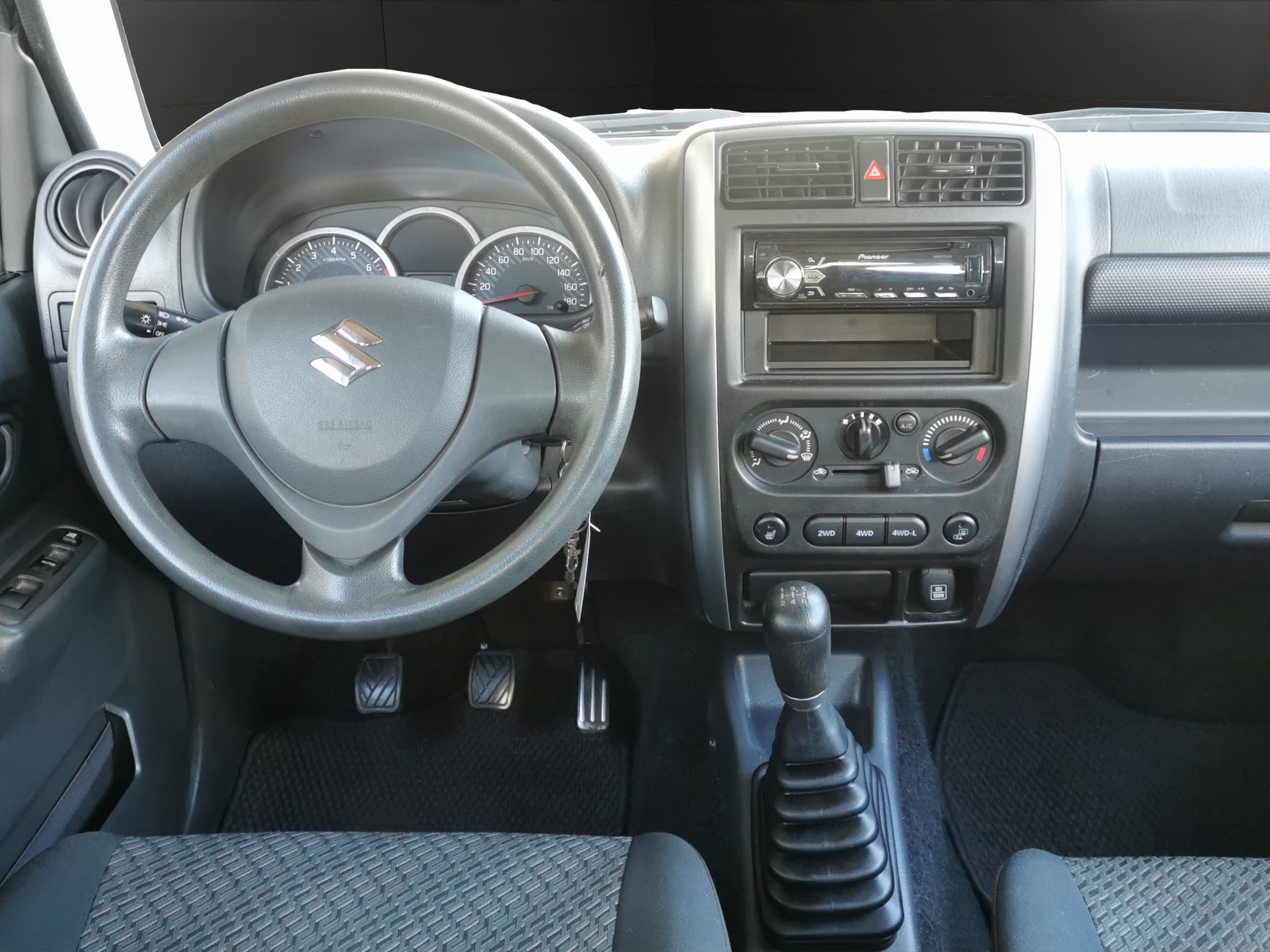SUZUKI Jimny 1.3 16V Compact Top-image-15
