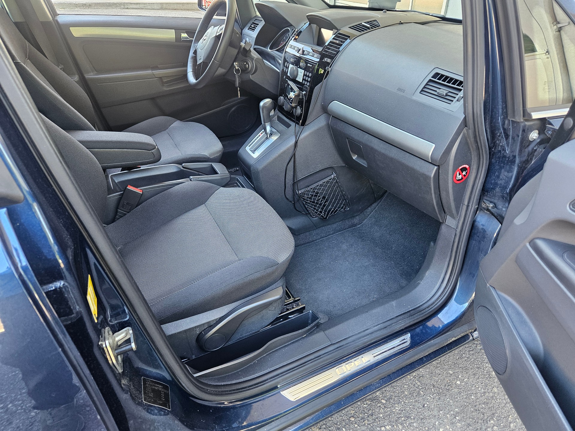 OPEL Zafira 2.2i 16V Anniversary Edition Automatic-image-11