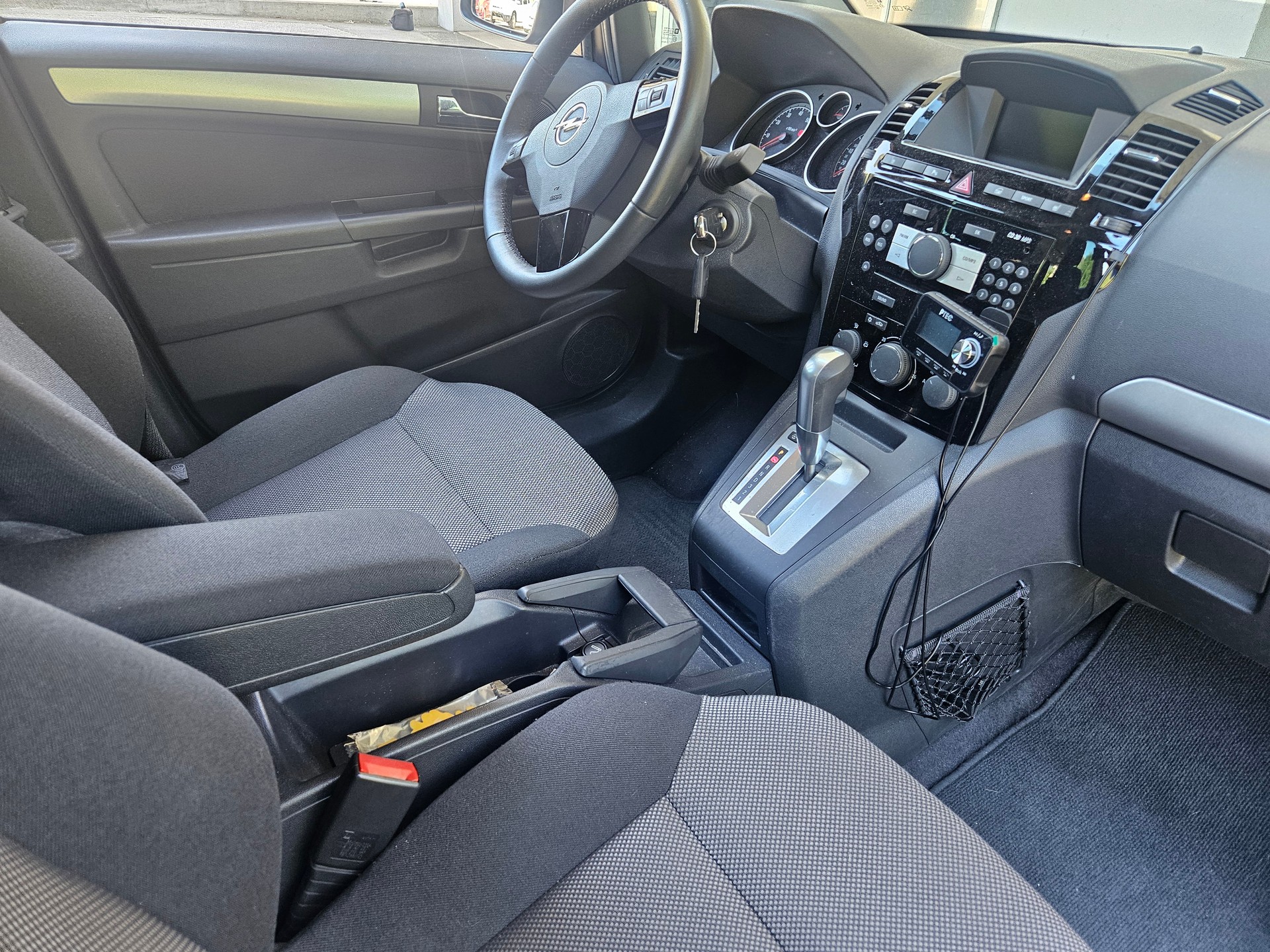 OPEL Zafira 2.2i 16V Anniversary Edition Automatic-image-8