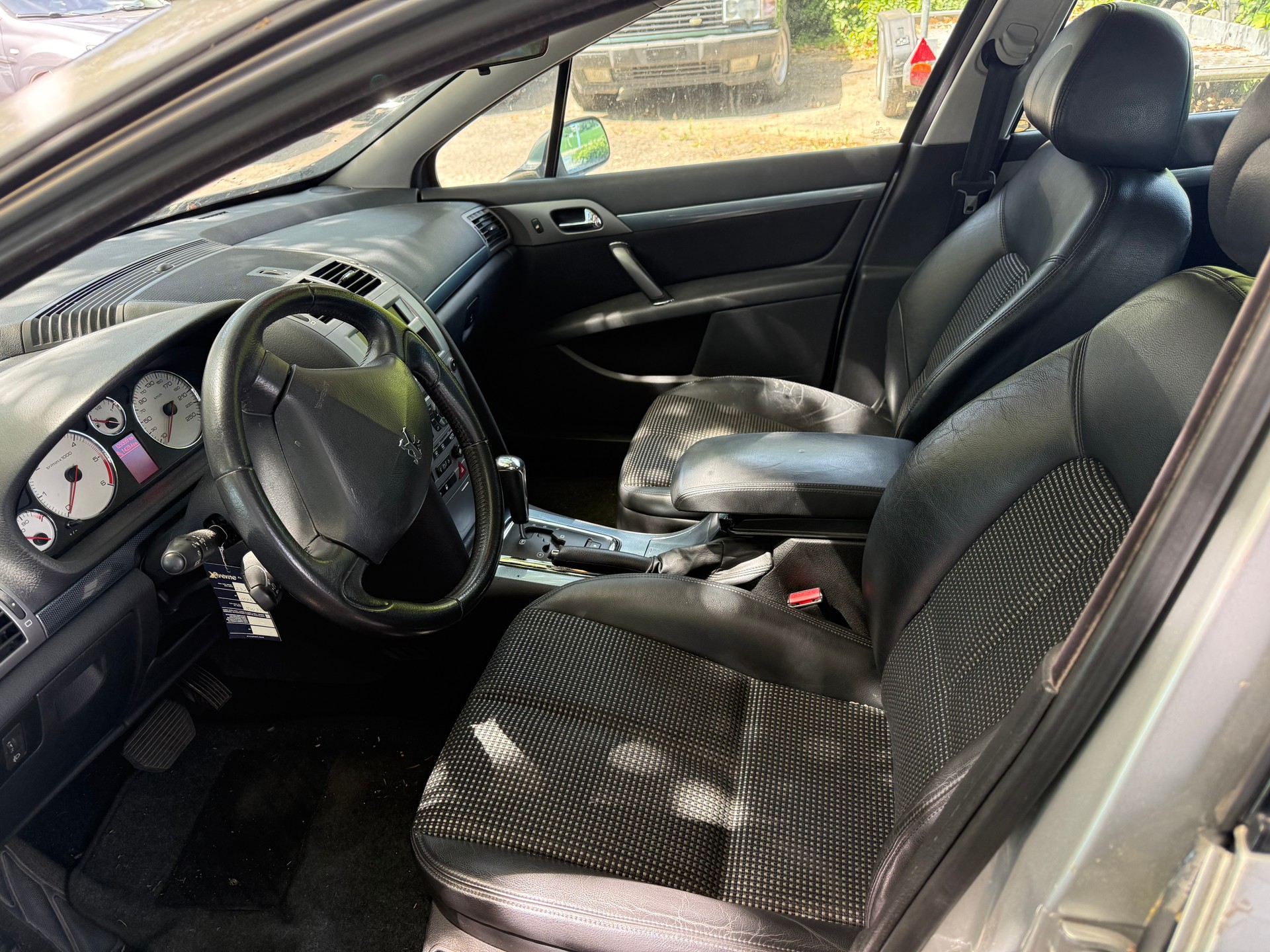 PEUGEOT 407 SW 2.0 HDI SV Executive-image-5
