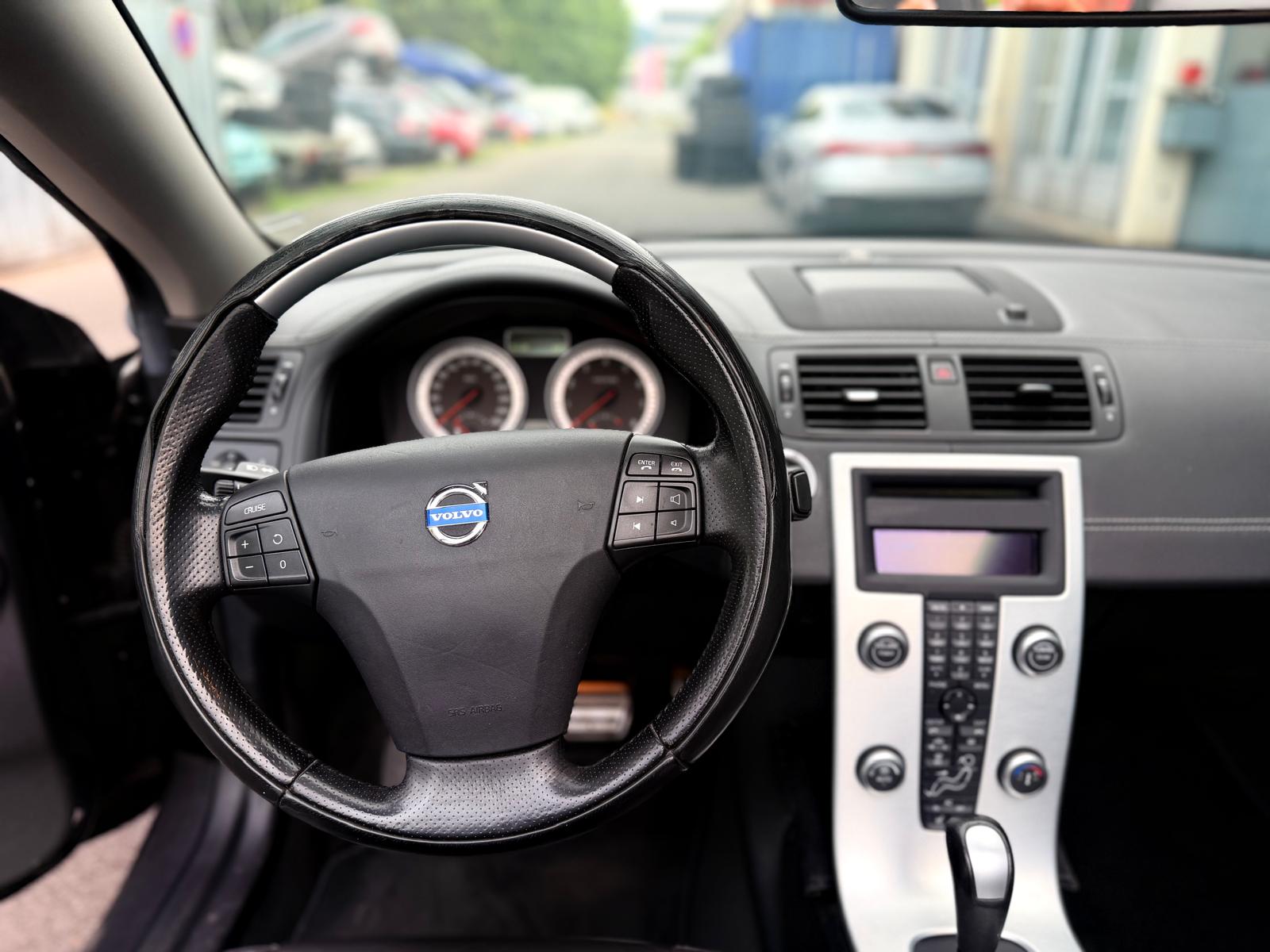 VOLVO C70 T5 Momentum Geartronic-image-9