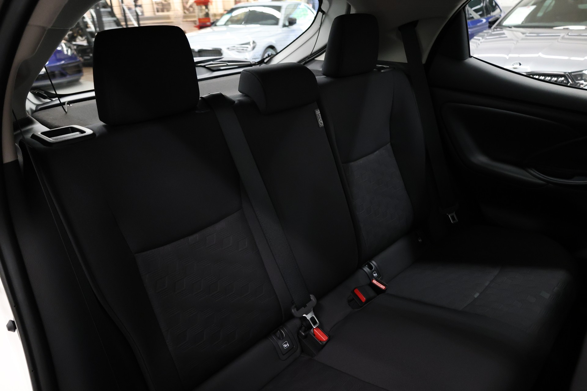 TOYOTA Yaris 1.5 Active Drive e-CVT-image-27