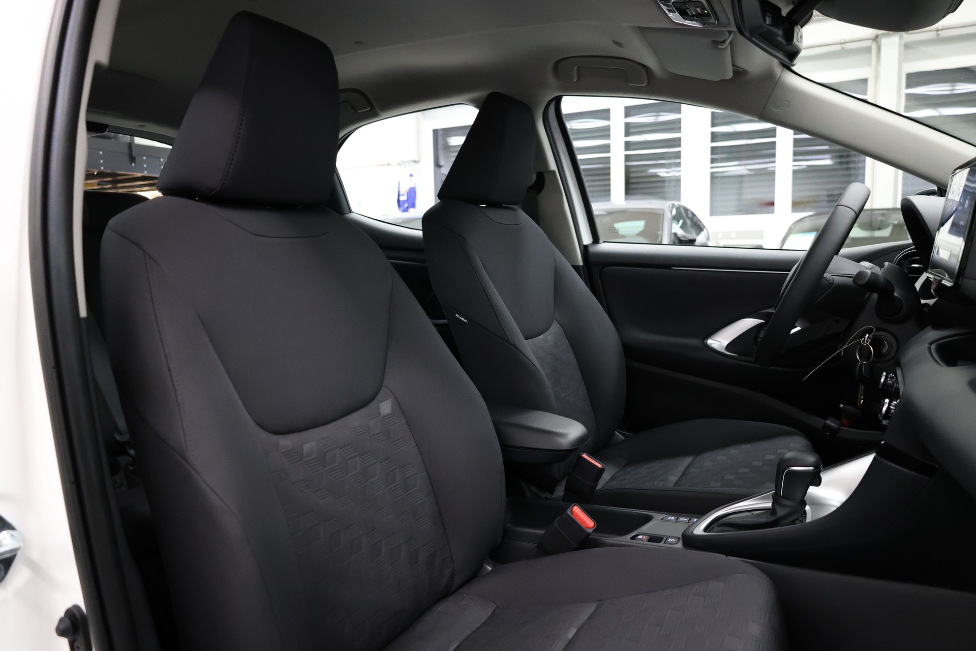 TOYOTA Yaris 1.5 Active Drive e-CVT-image-17