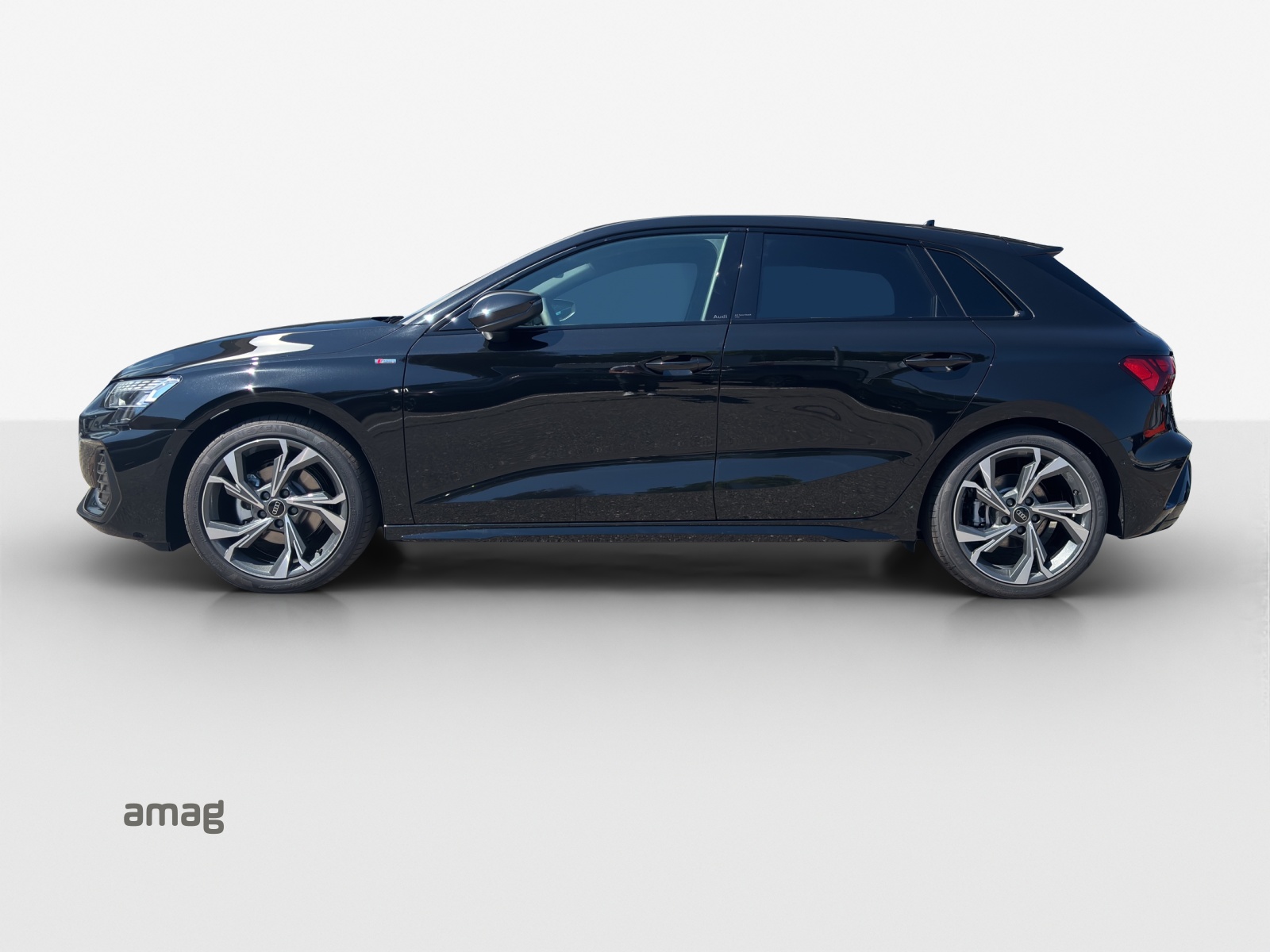 AUDI CH-Ausführung / Gratisservice 10 Jahre oder 100'000km ab 1. Inv.-image-1