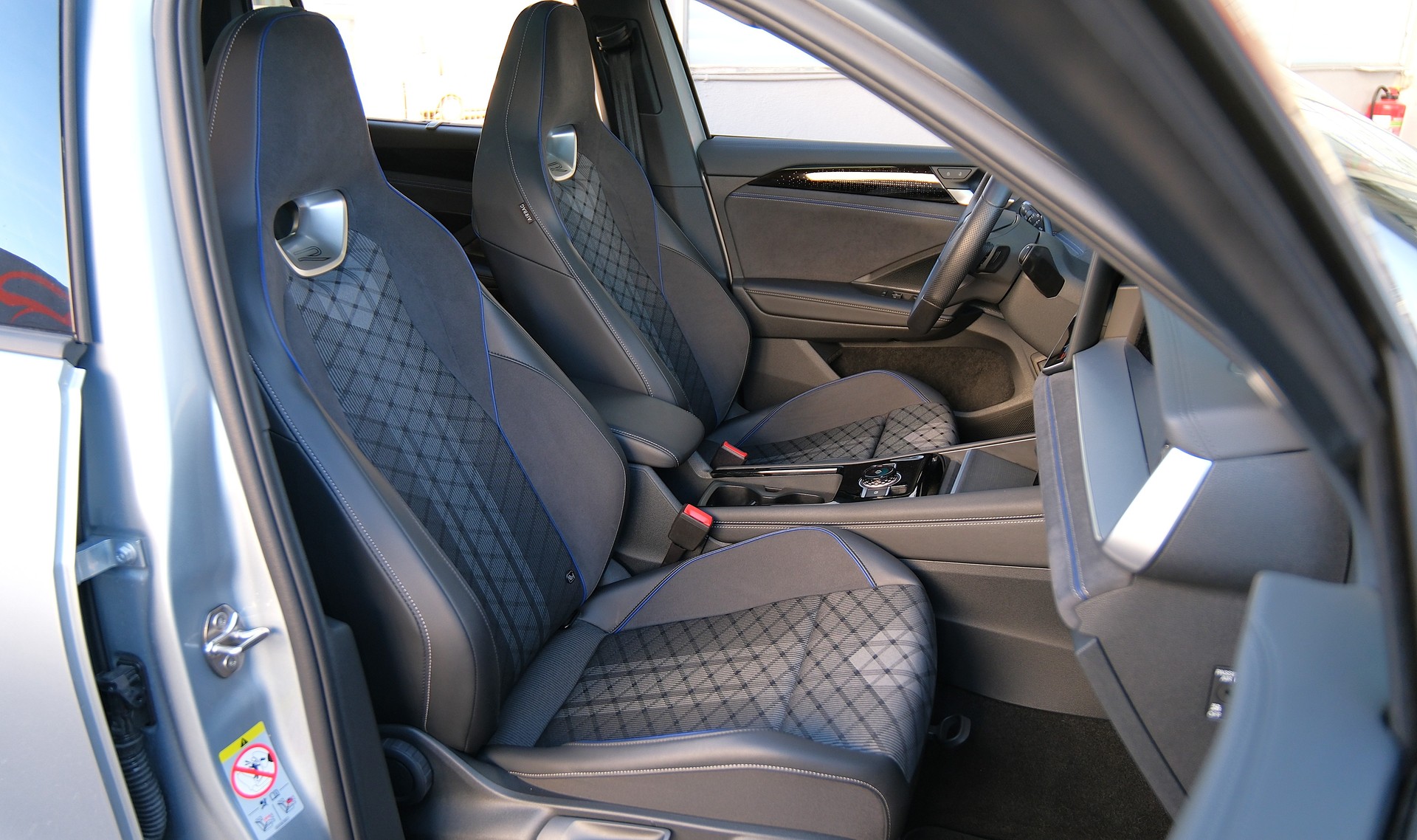 VW Tayron 2.0 TDI SCR R-Line 4Motion DSG-image-15