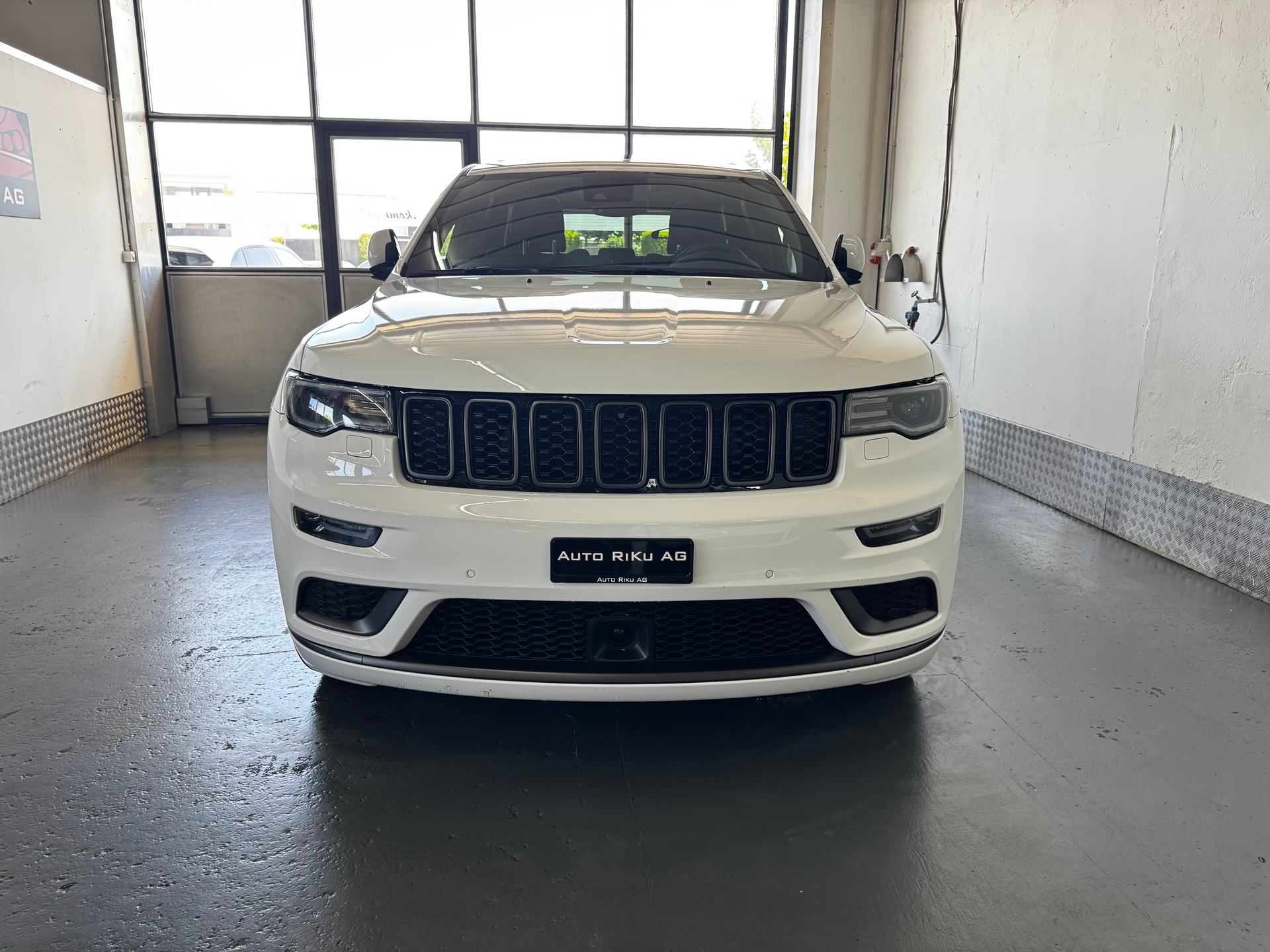 JEEP Grand Cherokee 3.0 CRD S Automatic-image-3