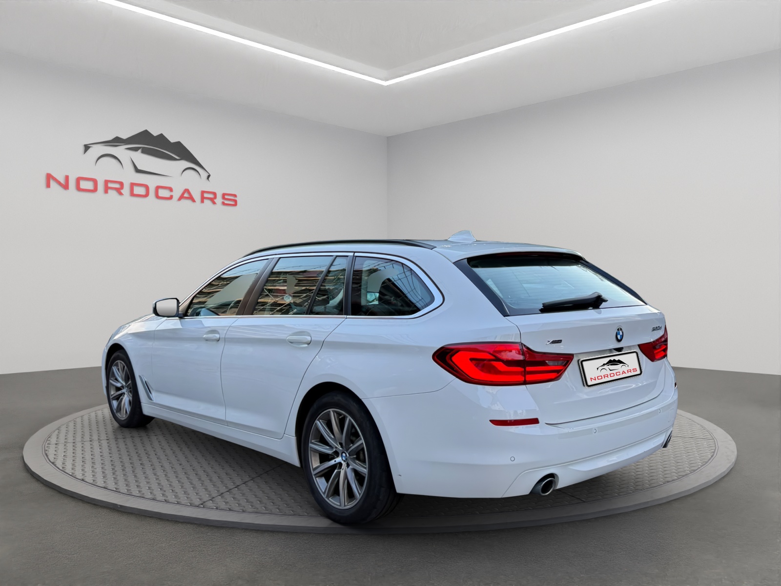 BMW 520d xDrive Touring Sport Line Steptronic-image-2