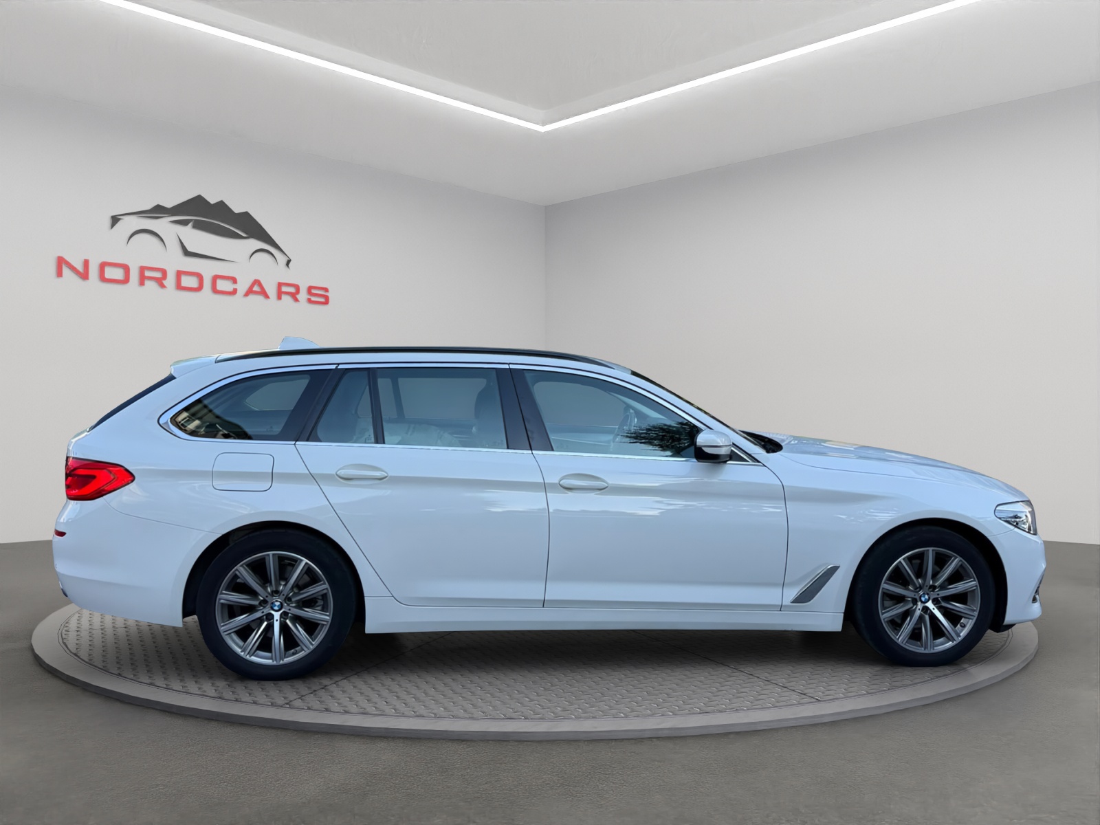 BMW 520d xDrive Touring Sport Line Steptronic-image-5