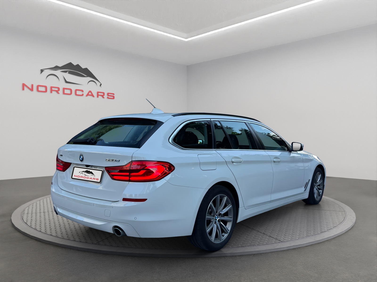 BMW 520d xDrive Touring Sport Line Steptronic-image-4