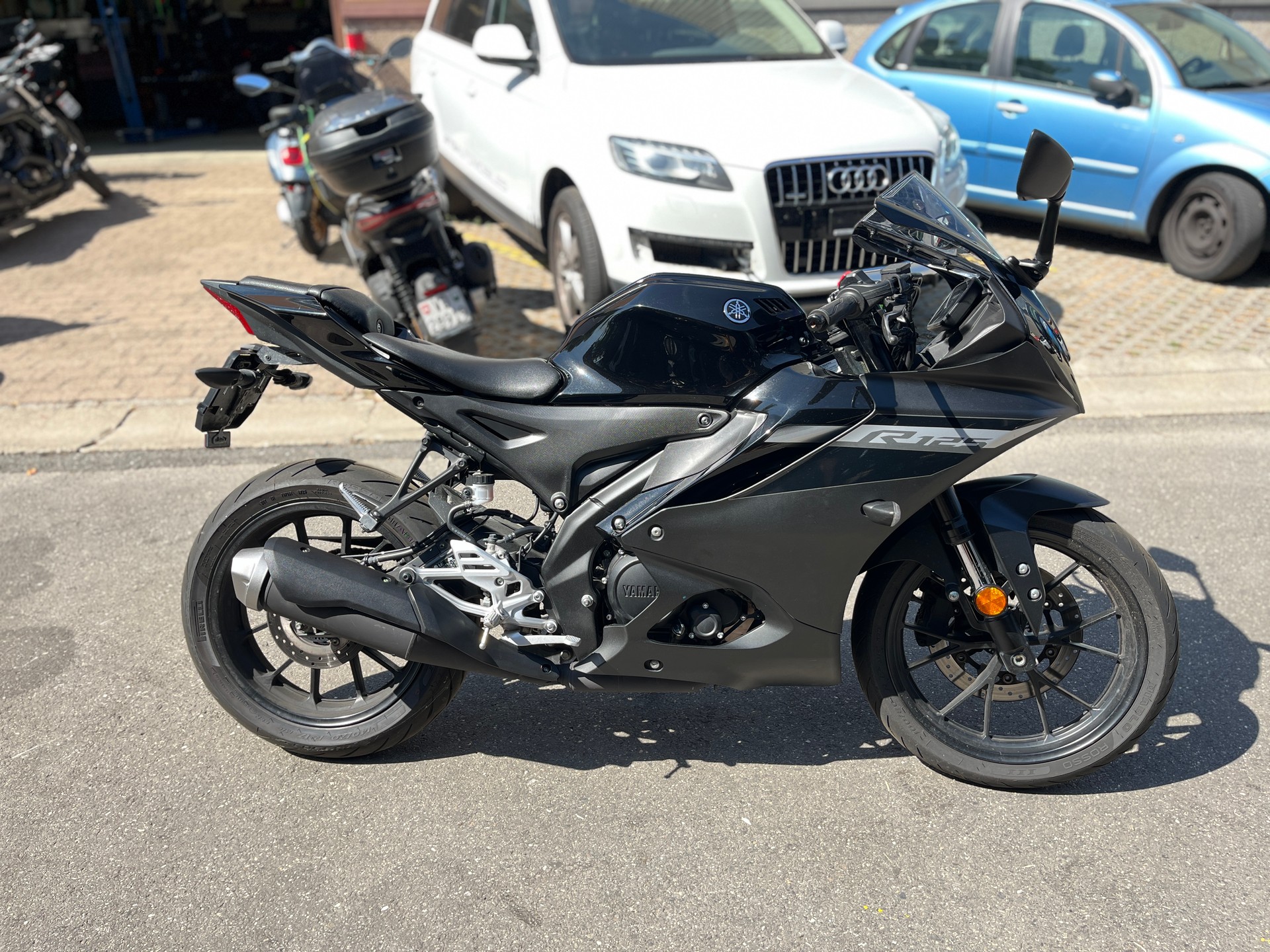 YAMAHA YZF-R 125 ABS-showroom-element-1
