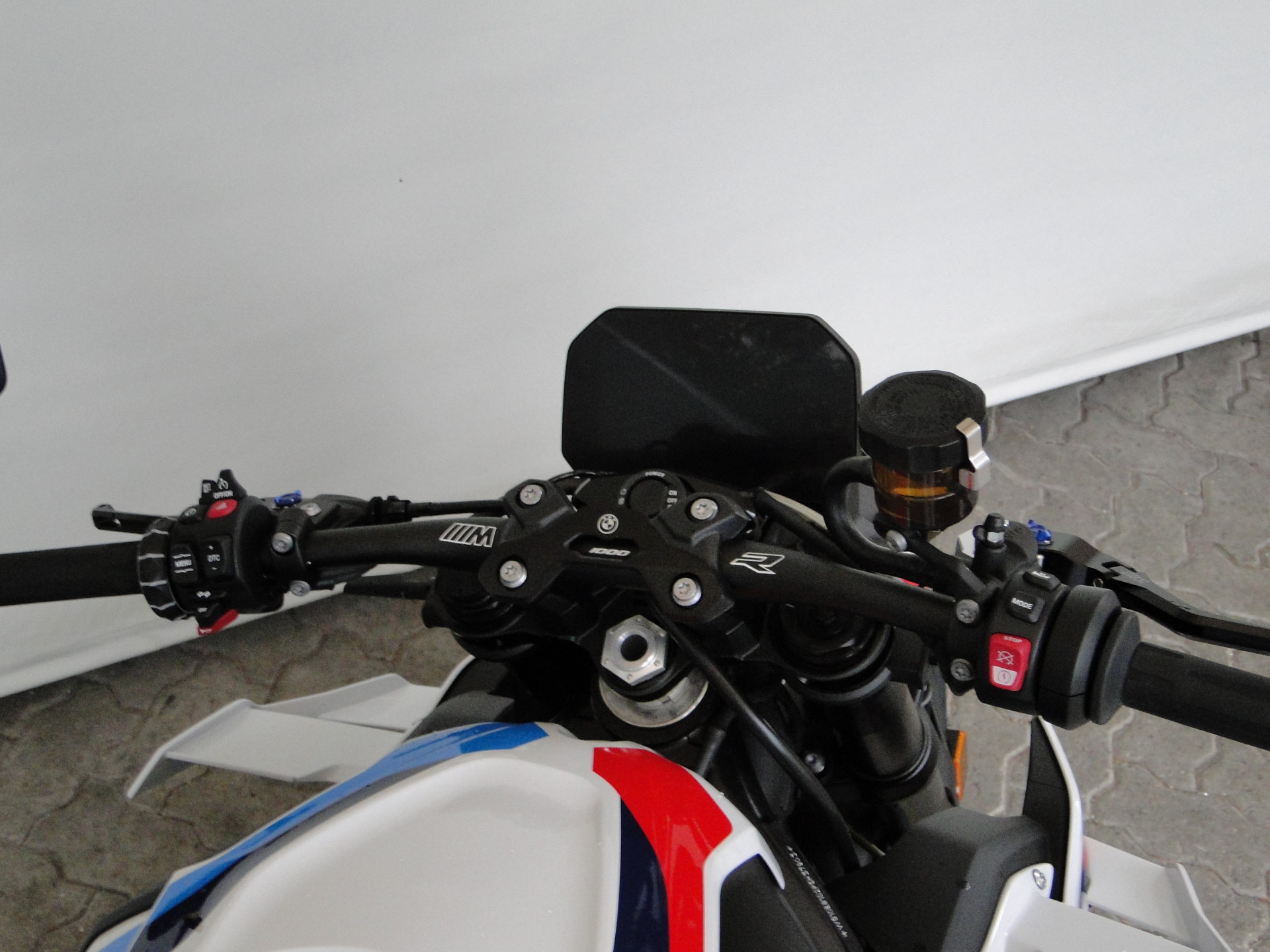 BMW M 1000 R-image-8