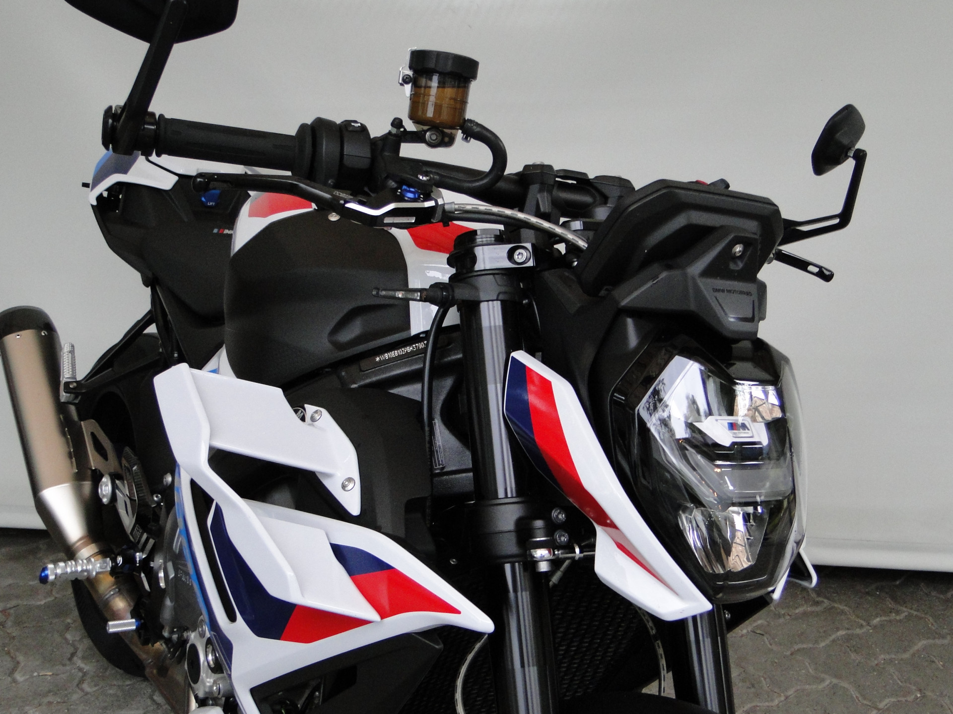 BMW M 1000 R-image-4
