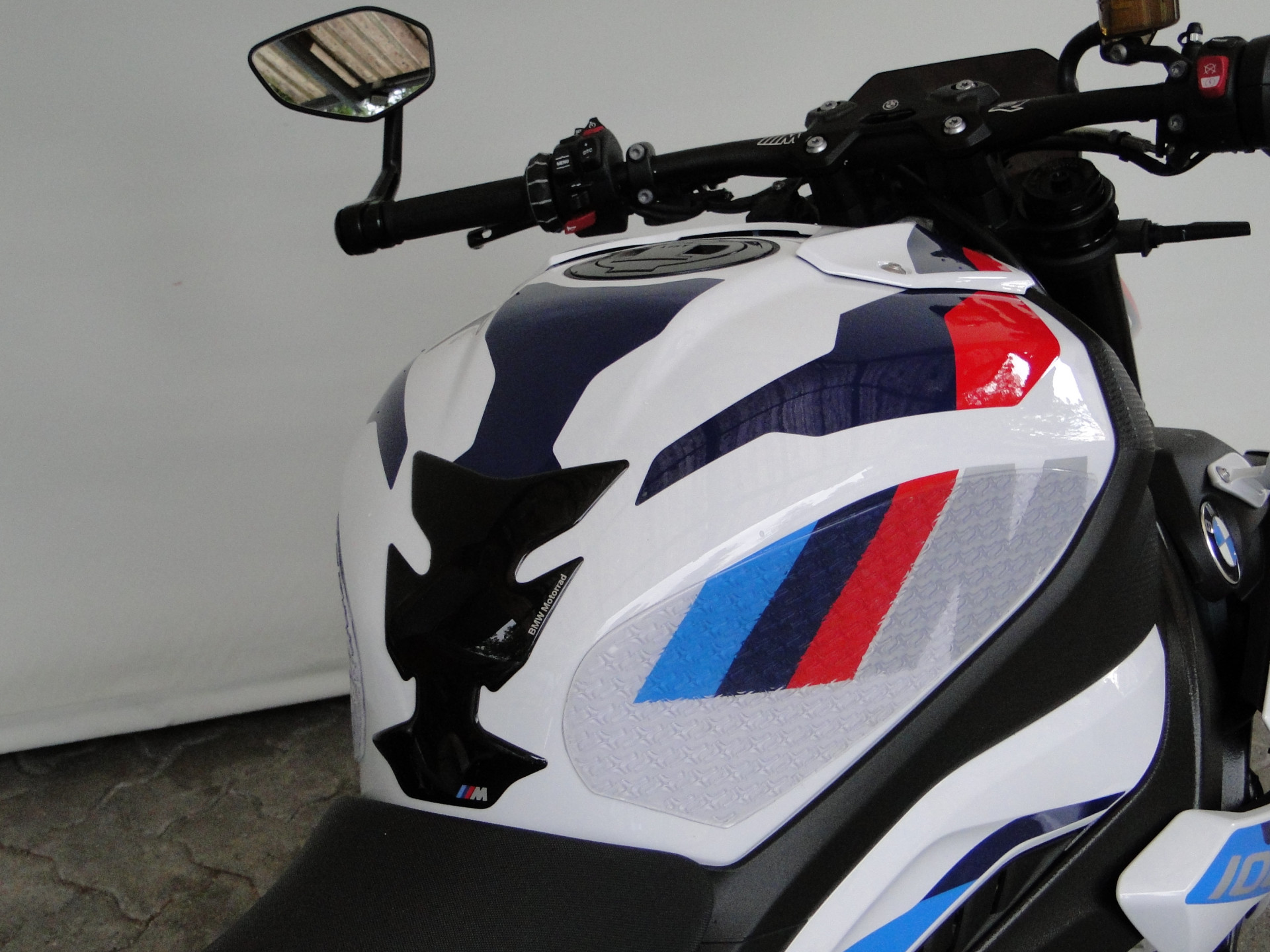 BMW M 1000 R-image-9