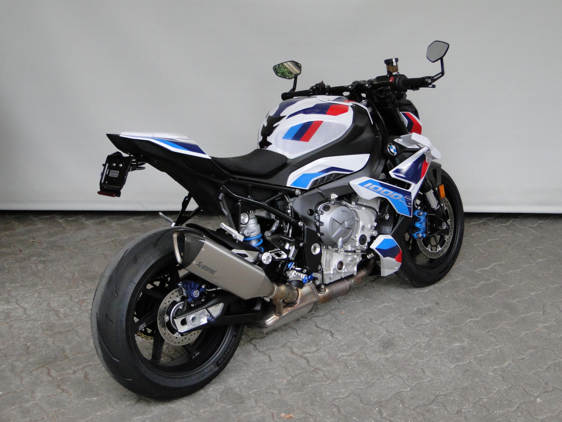 BMW M 1000 R-showroom-element-3