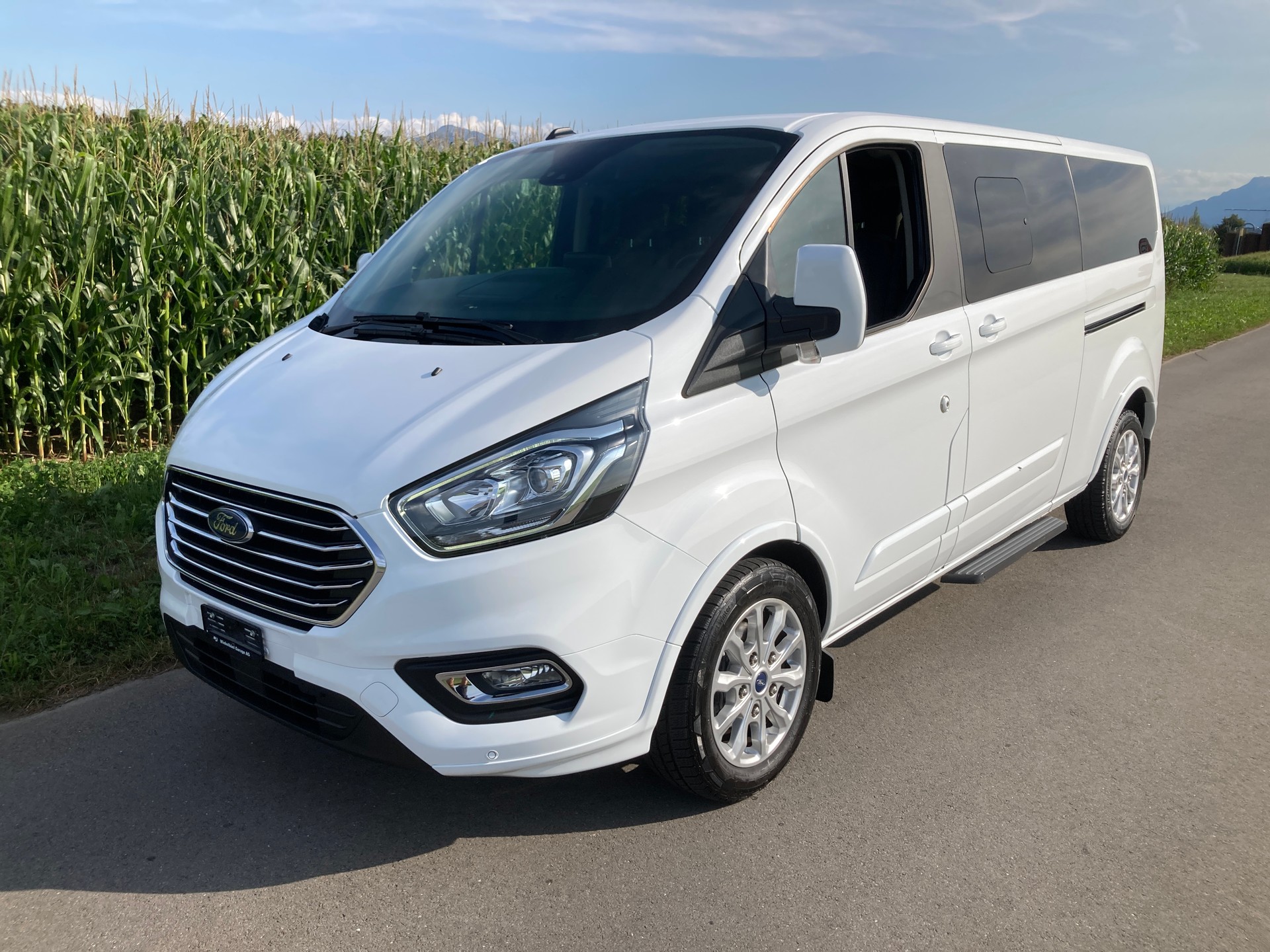 FORD Tourneo Custom 320 L2H1 Aut. 9 Sitzer-image-0