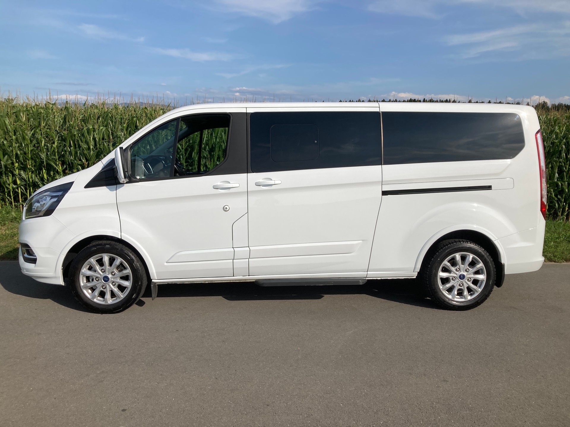 FORD Tourneo Custom 320 L2H1 Aut. 9 Sitzer-image-4
