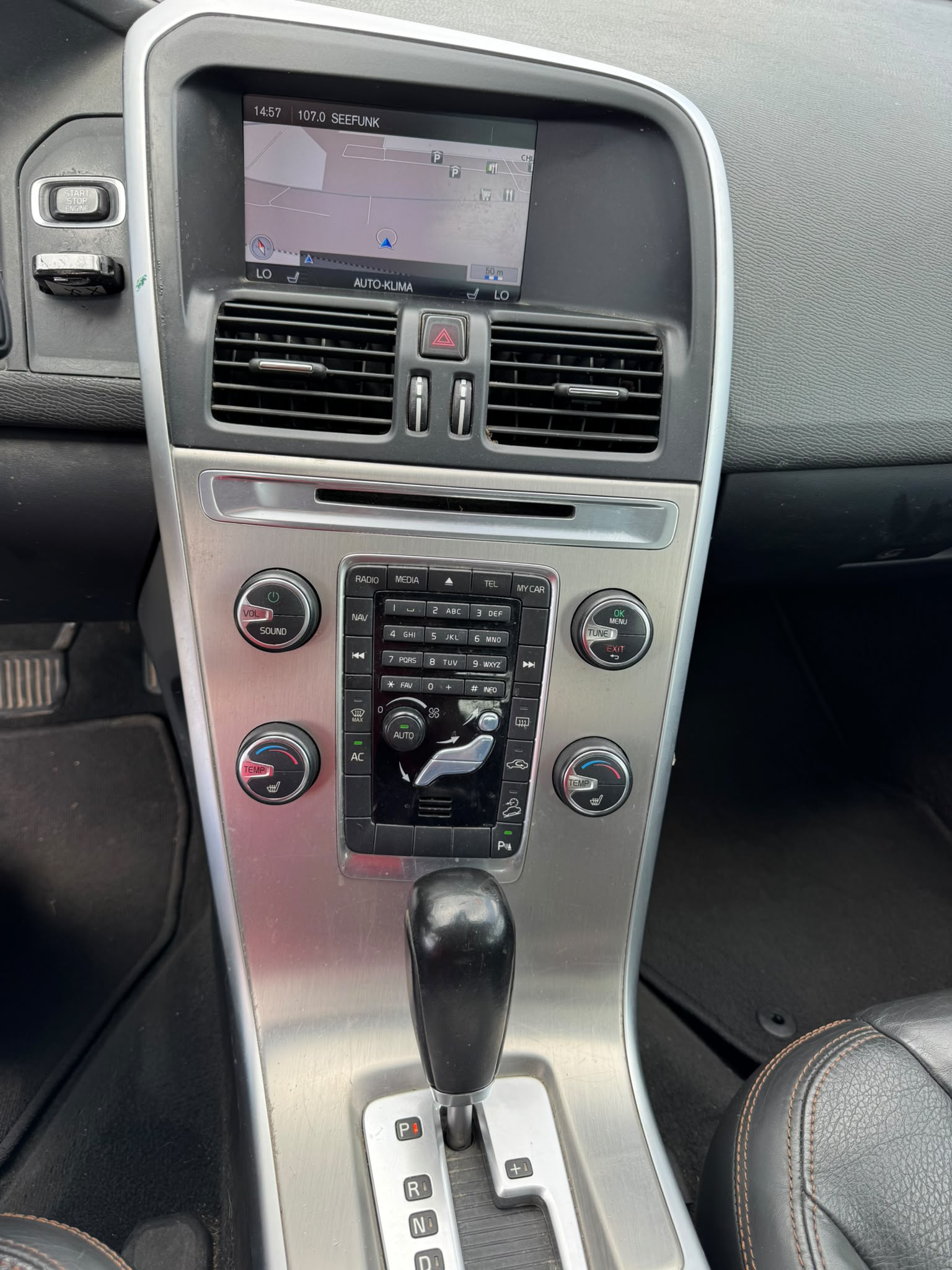 VOLVO XC60 D3 AWD Momentum Geartronic-image-10