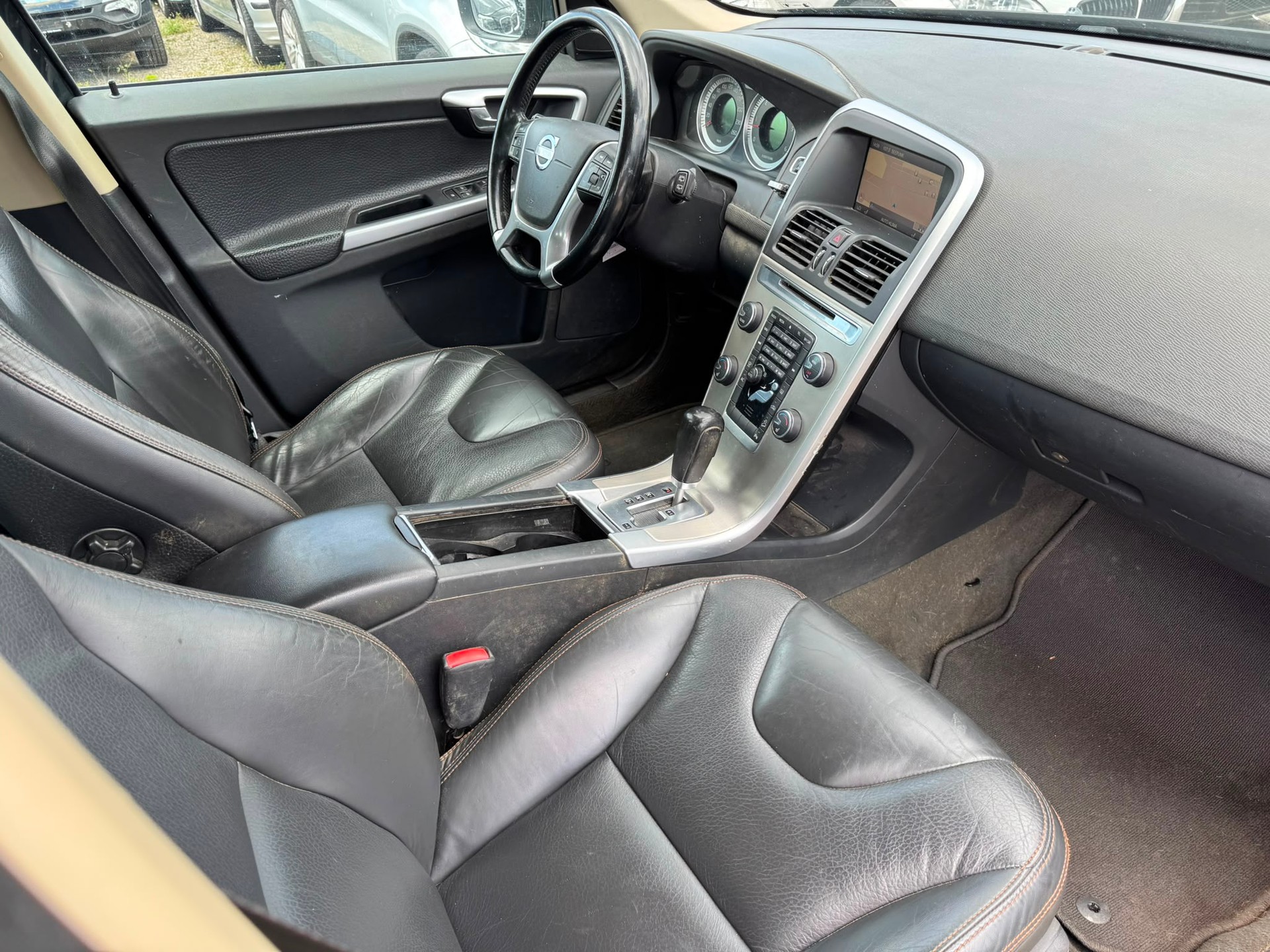 VOLVO XC60 D3 AWD Momentum Geartronic-image-13