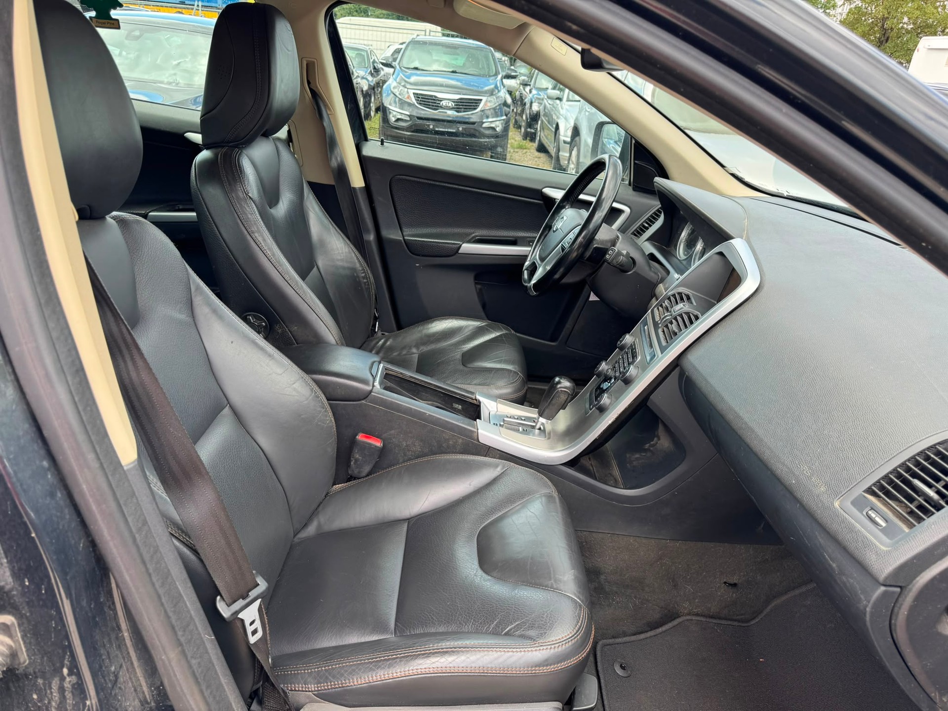 VOLVO XC60 D3 AWD Momentum Geartronic-image-7