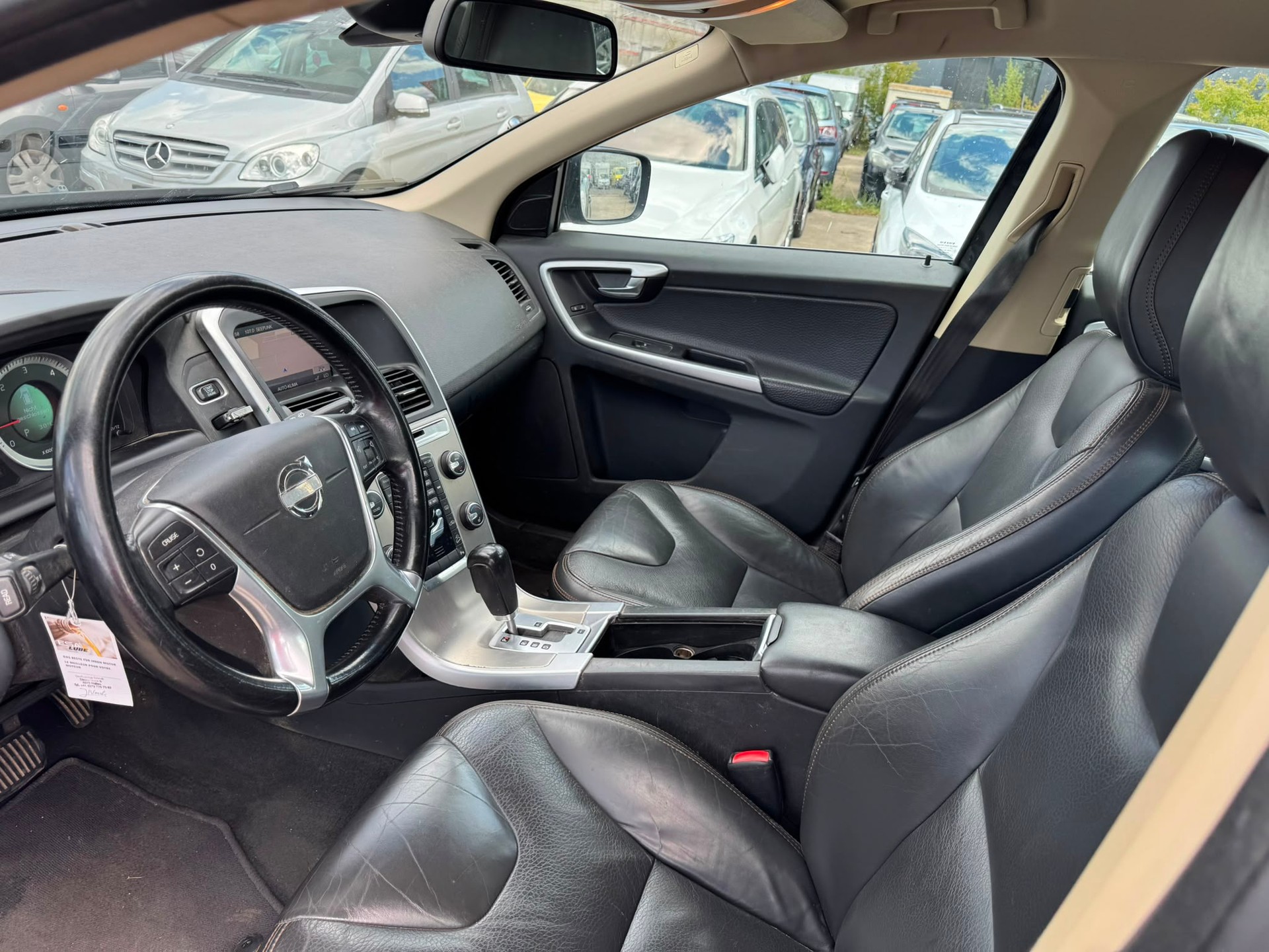 VOLVO XC60 D3 AWD Momentum Geartronic-image-8
