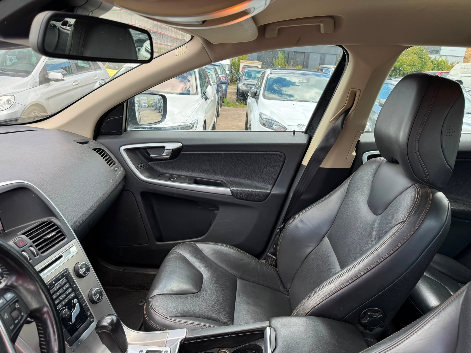 VOLVO XC60 D3 AWD Momentum Geartronic-image-9