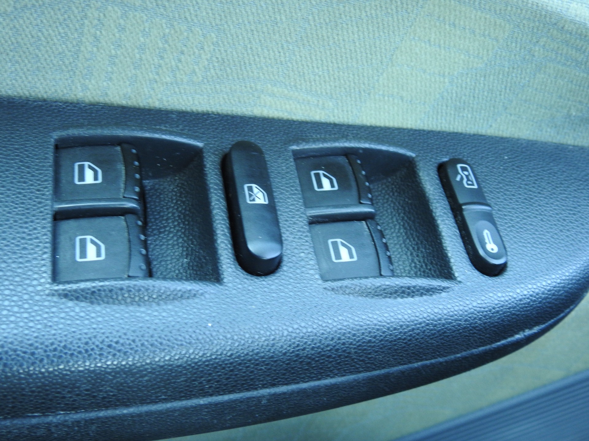 SKODA Fabia Hatchback 1.4 16V Comfort-image-21