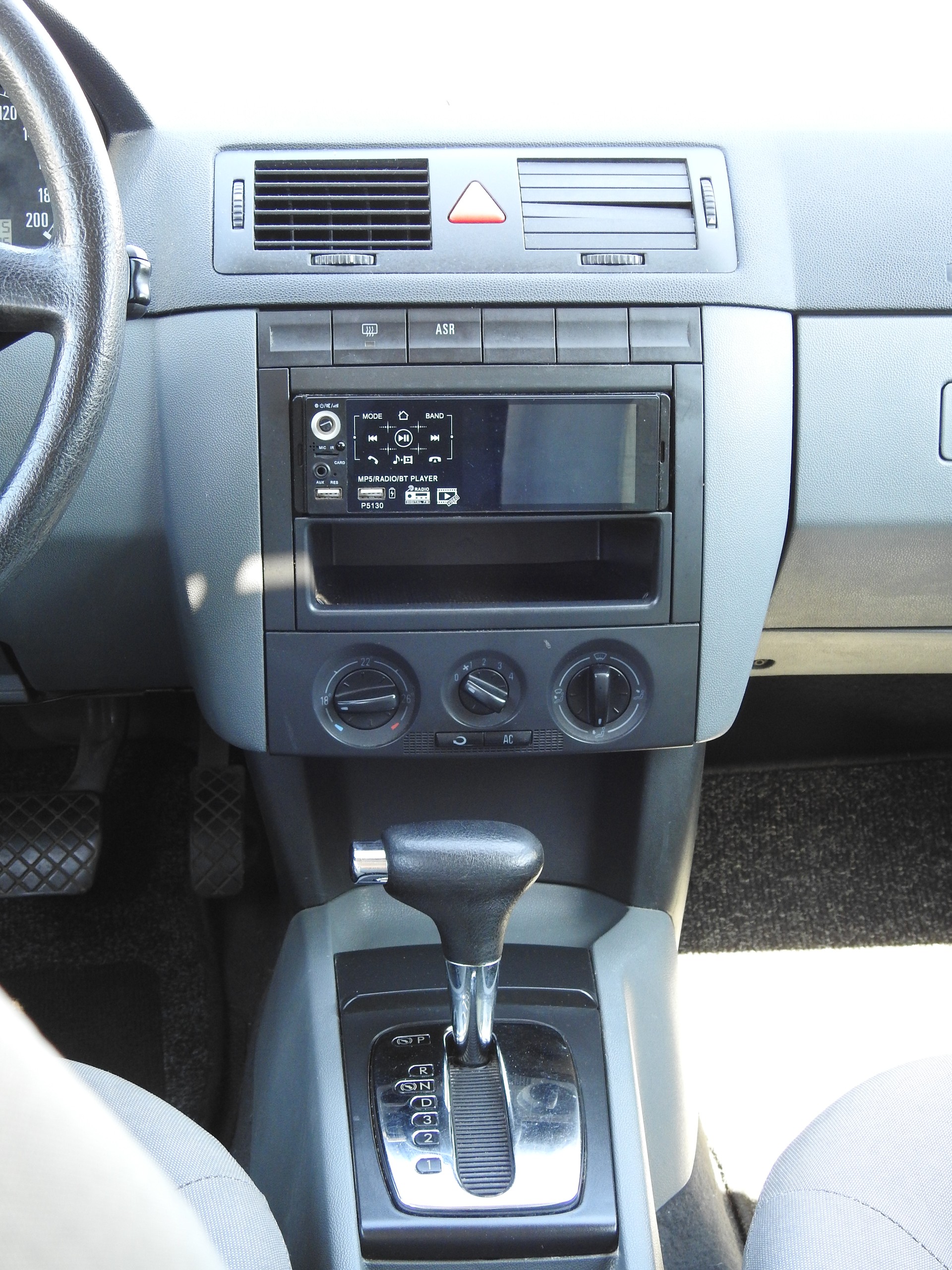 SKODA Fabia Hatchback 1.4 16V Comfort-image-16
