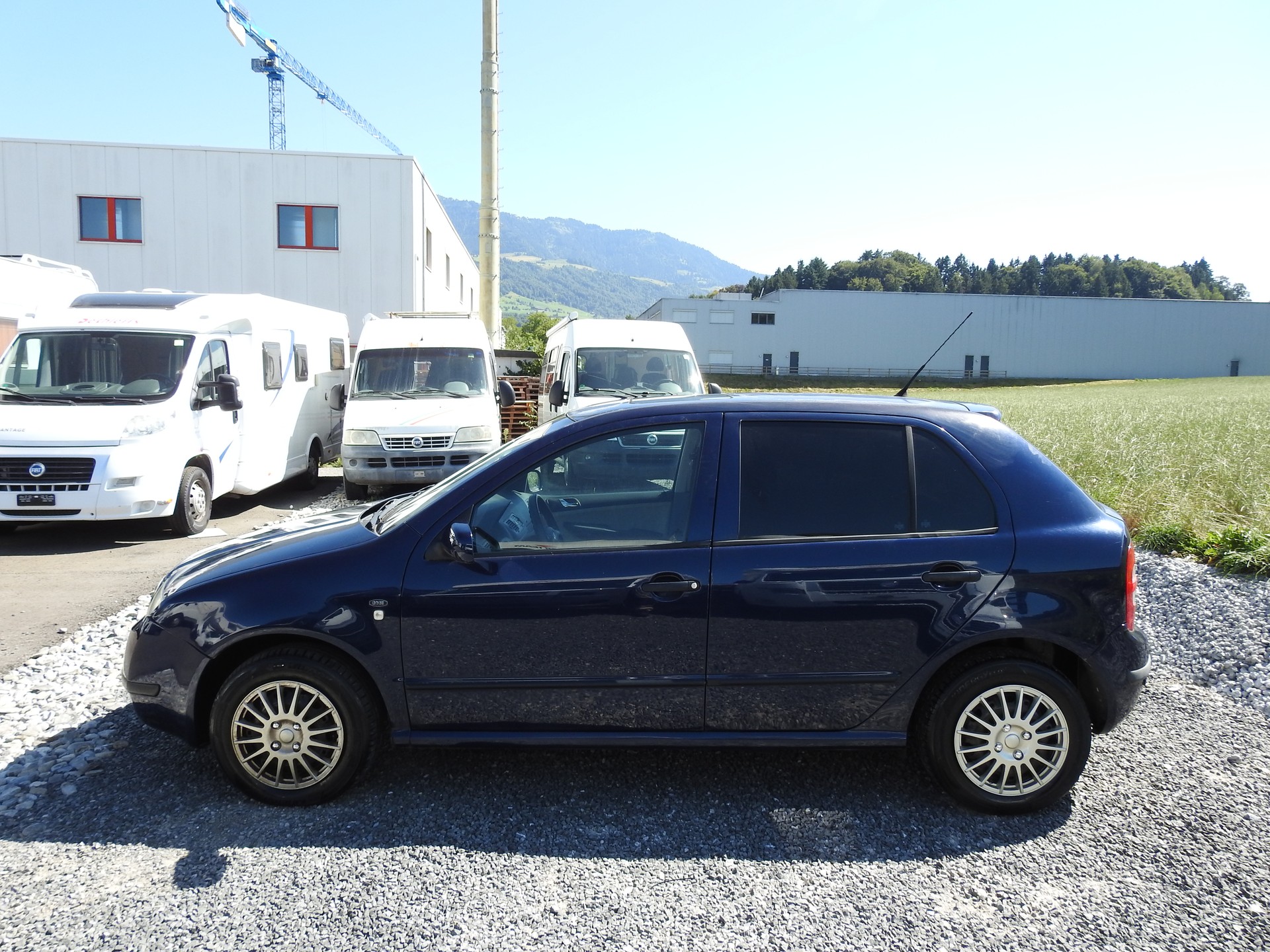 SKODA Fabia Hatchback 1.4 16V Comfort-image-2