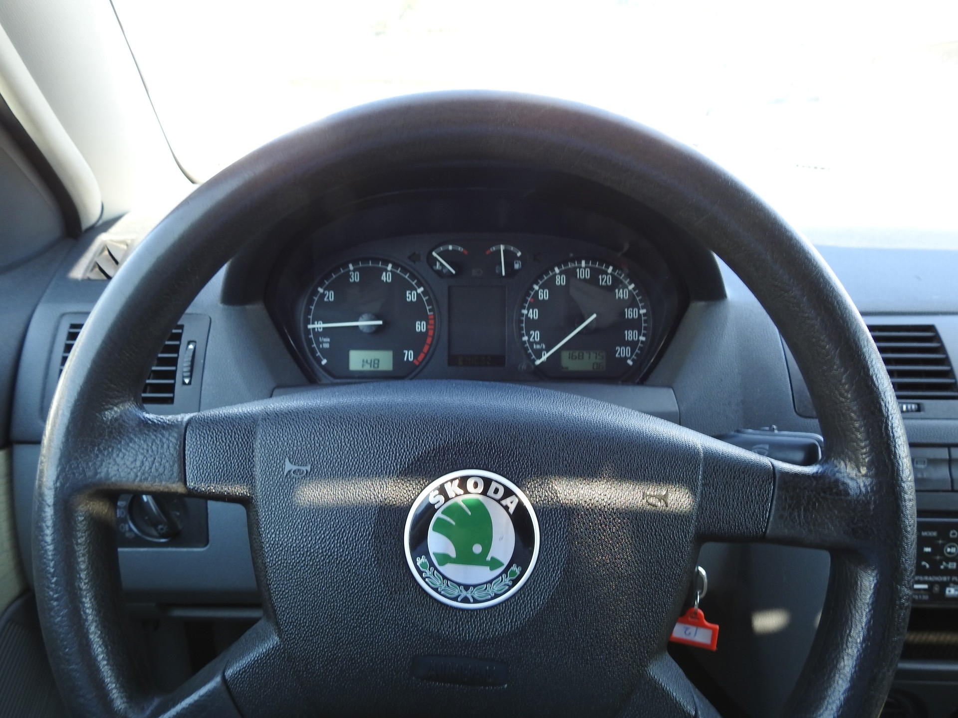 SKODA Fabia Hatchback 1.4 16V Comfort-image-23