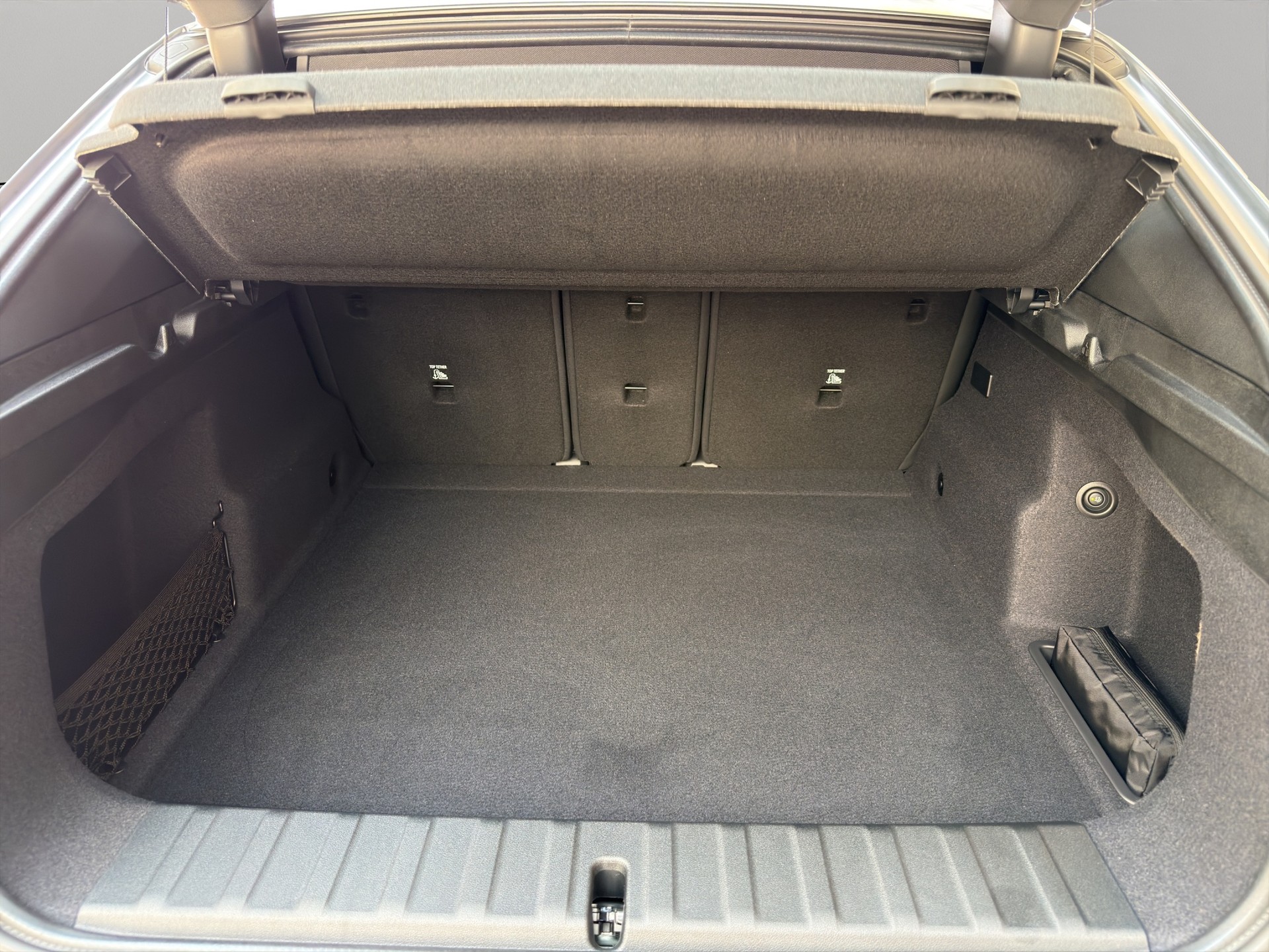 BMW iX2 xDrive 30 M Sport Pro-image-18