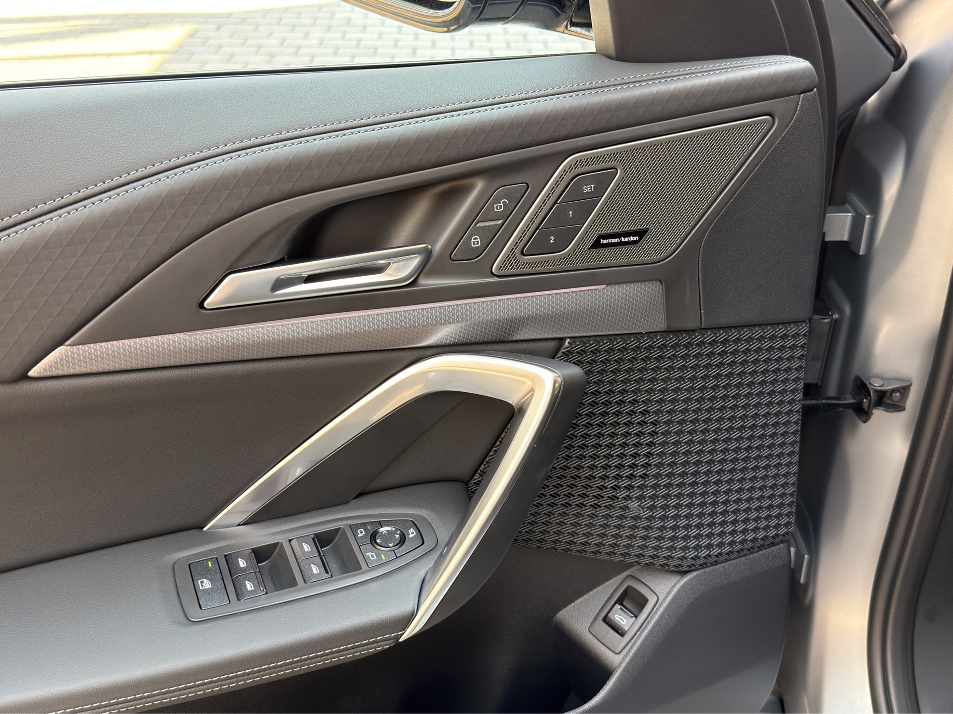 BMW iX2 xDrive 30 M Sport Pro-image-10