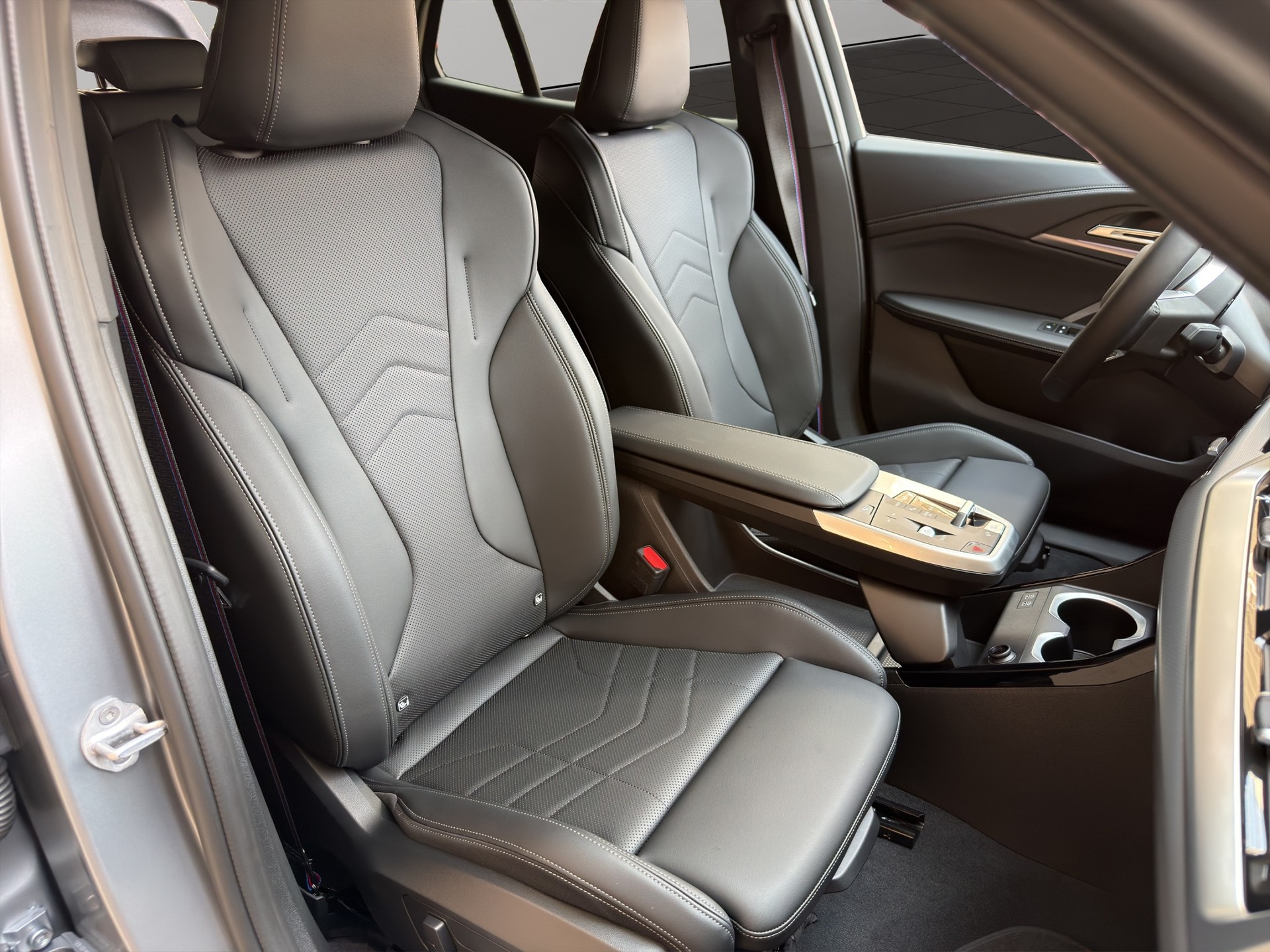 BMW iX2 xDrive 30 M Sport Pro-image-19