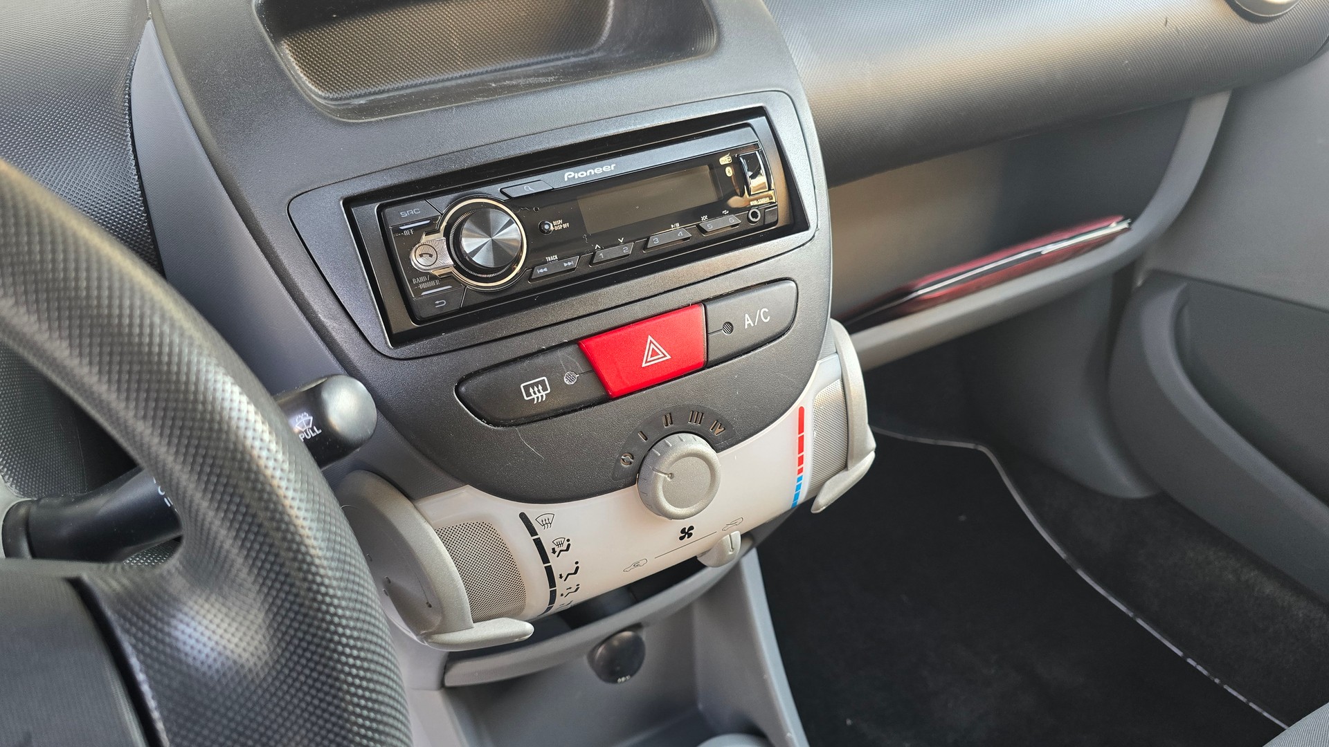PEUGEOT 107 1.0 Trendy, Automat, Klima, DAB+-image-9