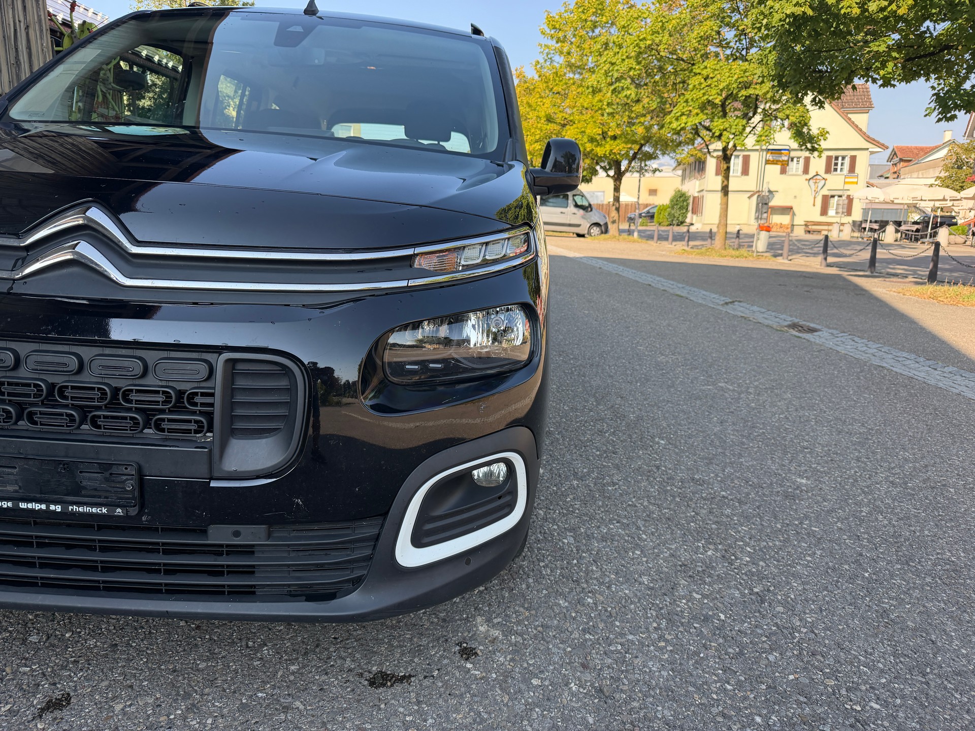 CITROEN Berlingo XL 1.2i PureTech 7 Plätze Live-image-0